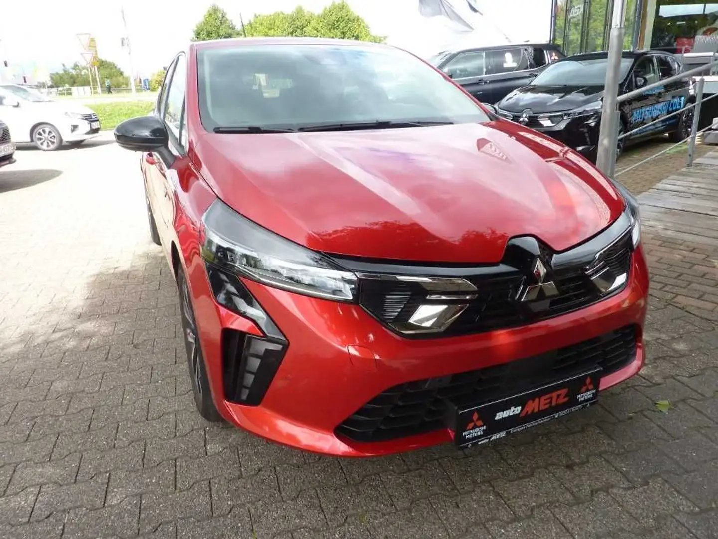 Mitsubishi Colt PLUS 1.6 4Zyl Hybrid Automatik 143PS Allwet Rot - 1