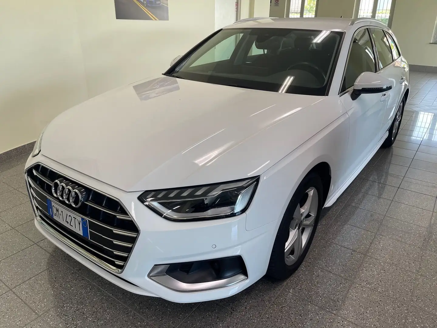 Audi A4 Avant 35 TDI Stronic  Advanced CON PROMO PLUS Bílá - 2