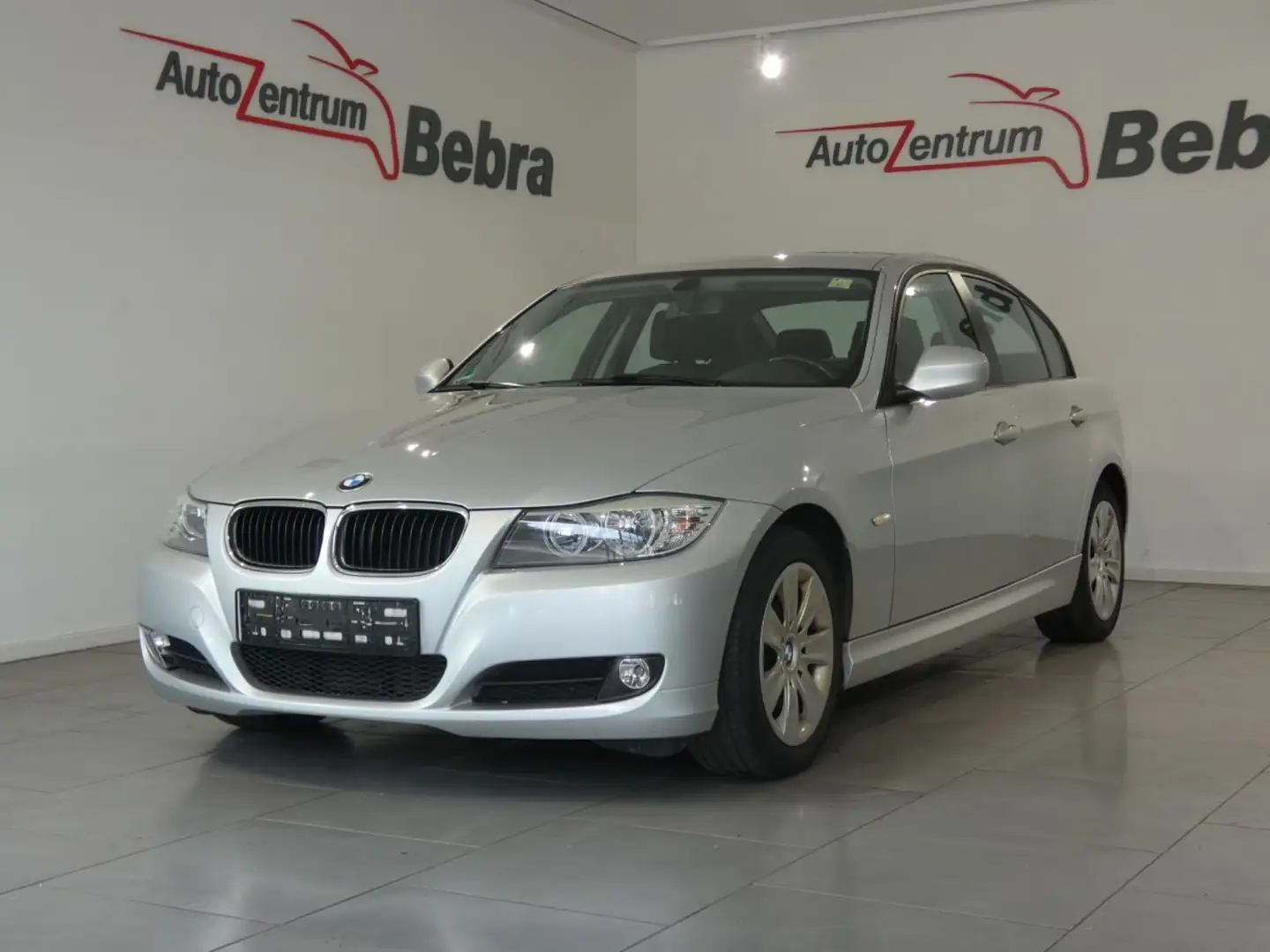 BMW 318 d Limousine PDC/SHZ/ZV+FB/MFL/TÜV 12-26 Silber - 1