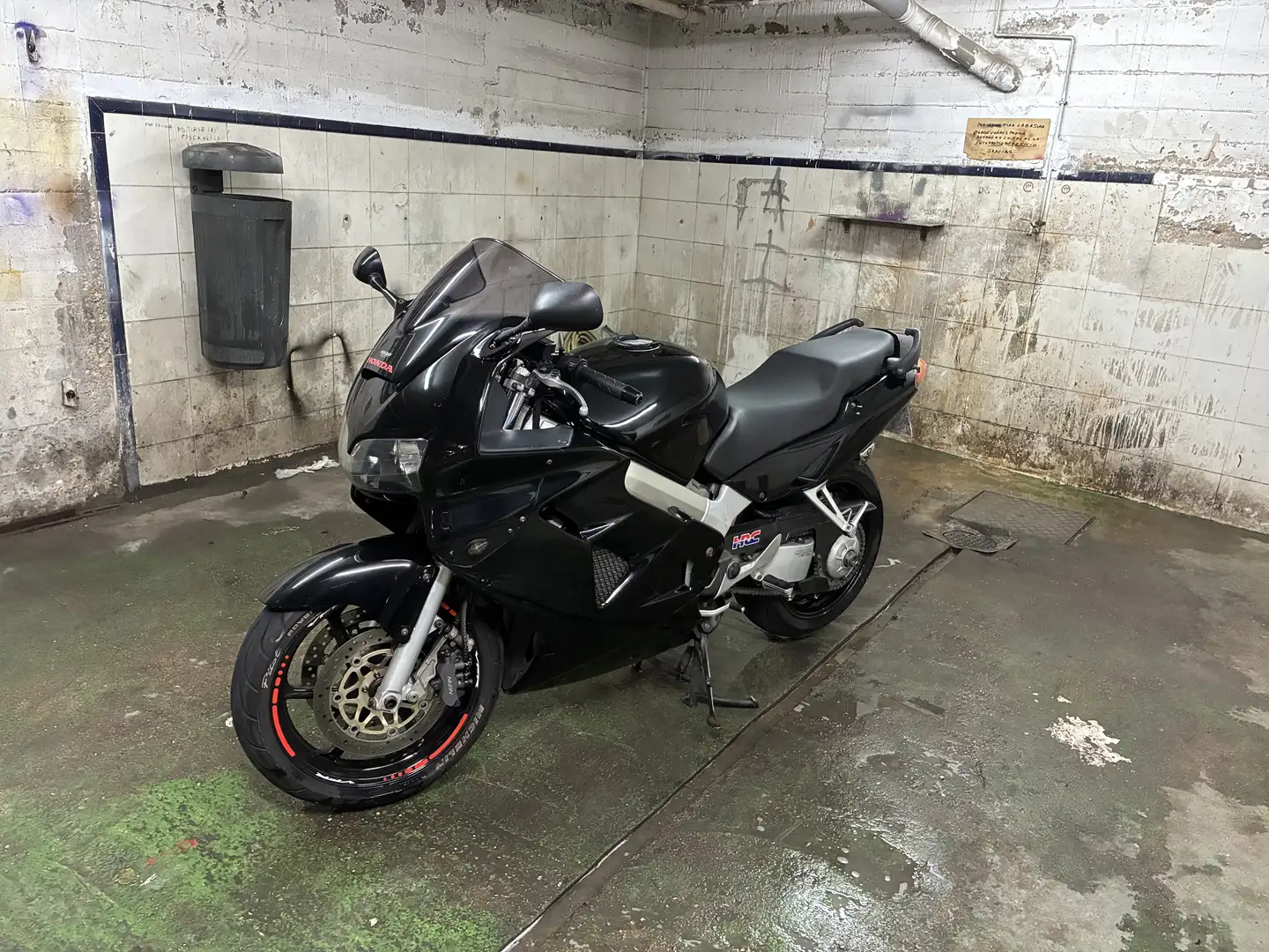 Honda VFR 800 50 Aniversario - 1