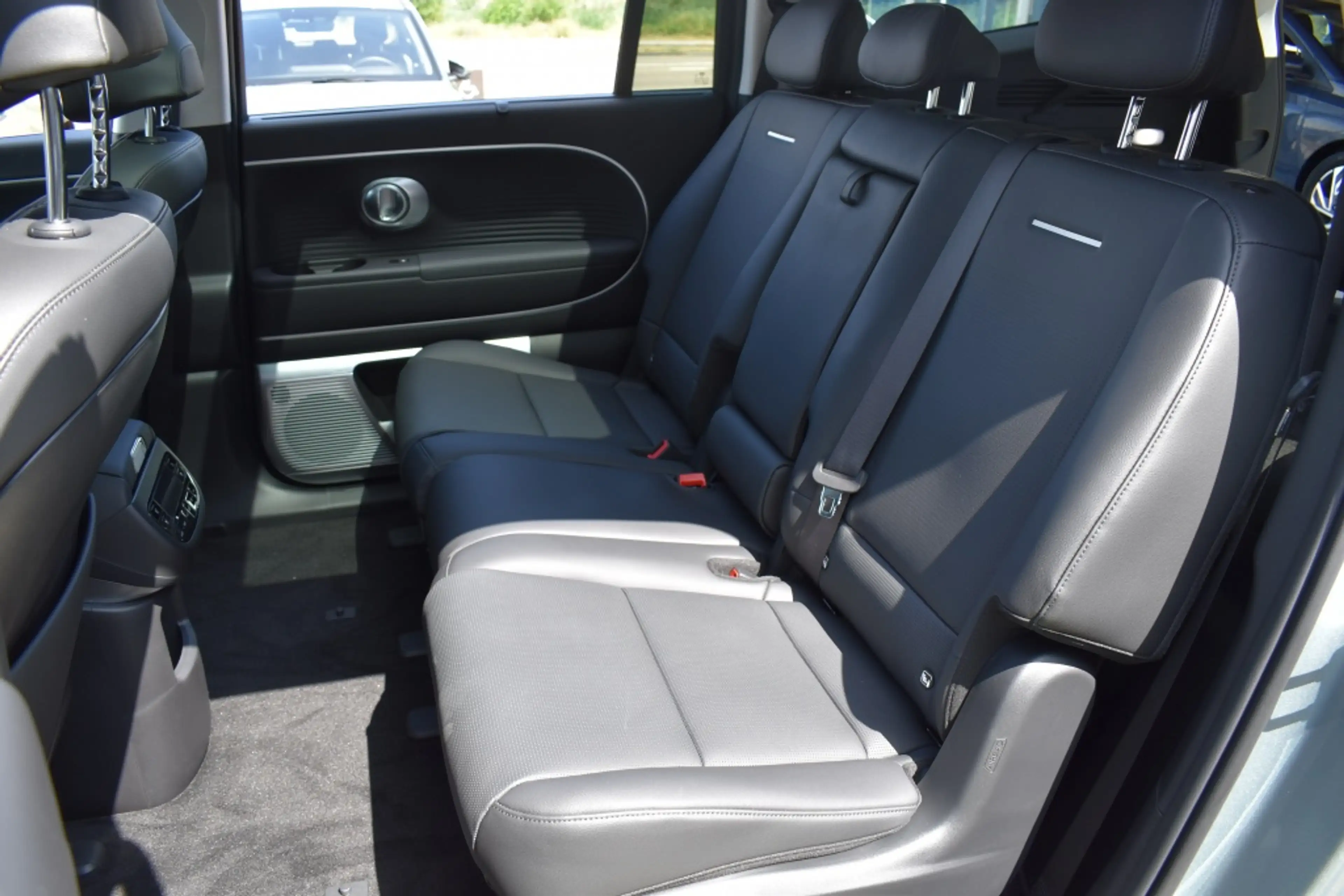 Hyundai IONIQ 9 110.3 kWh Connect+ 7Zits Incl. €5.000,- WK Korting — photo 13