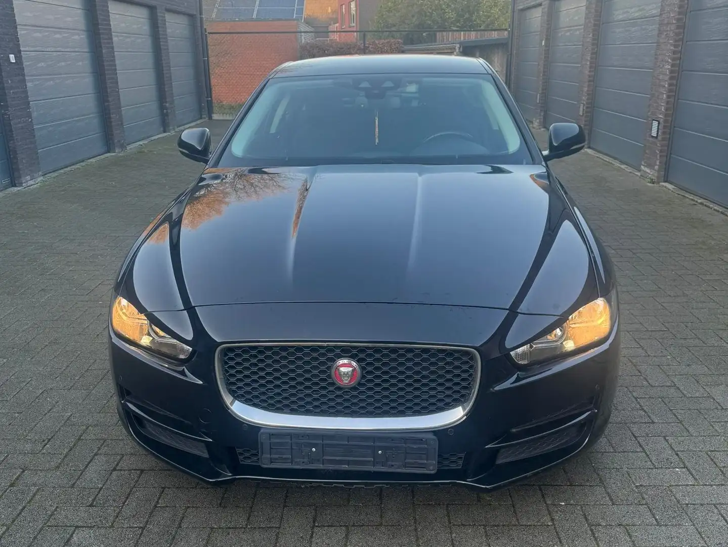 Jaguar XE XE E-Performance Aut. Pure Negru - 1