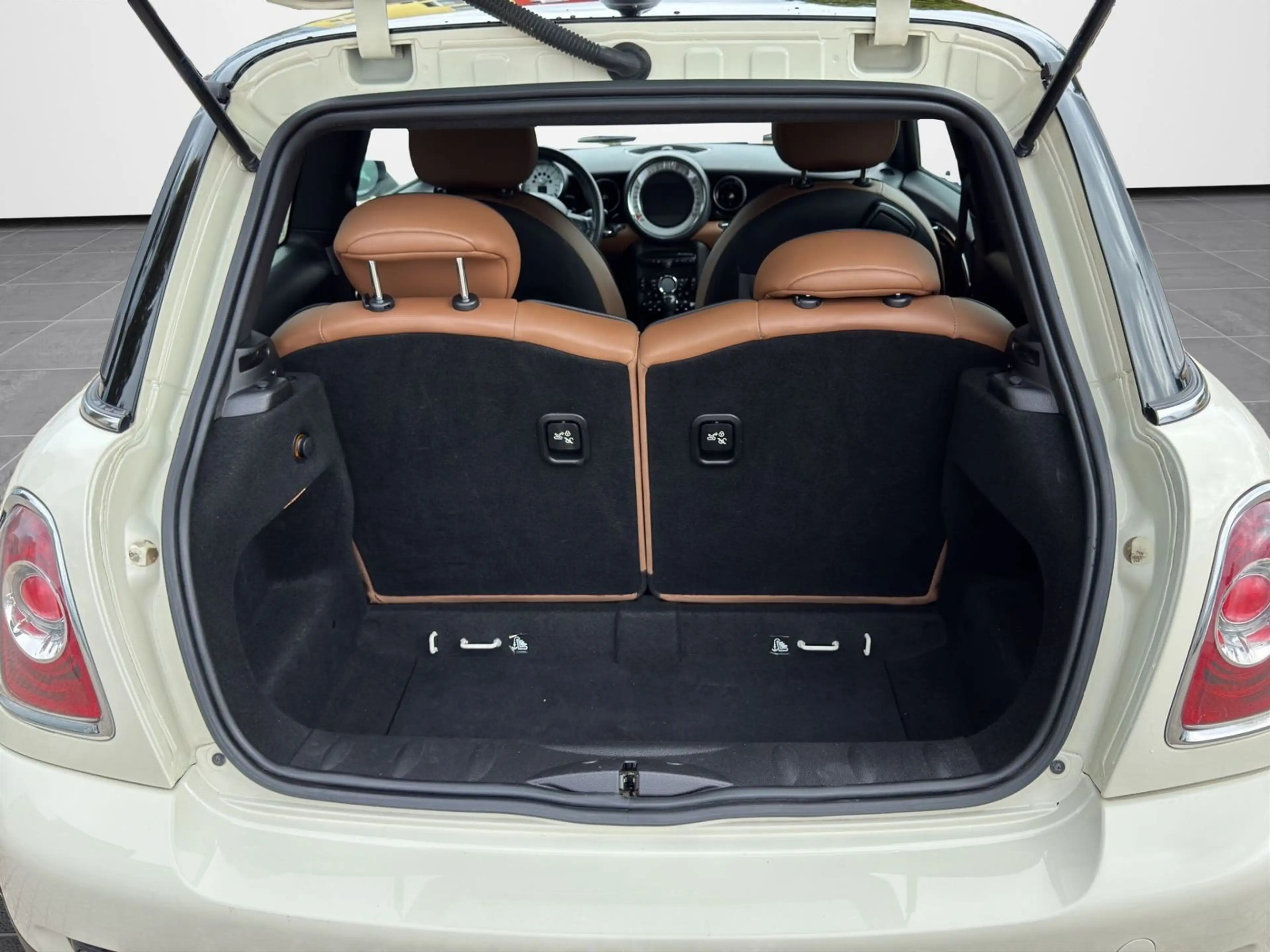 MINI Cooper S 1.6 AUTO.  LEDER NAVI SZH PDC ALU BT — photo 7