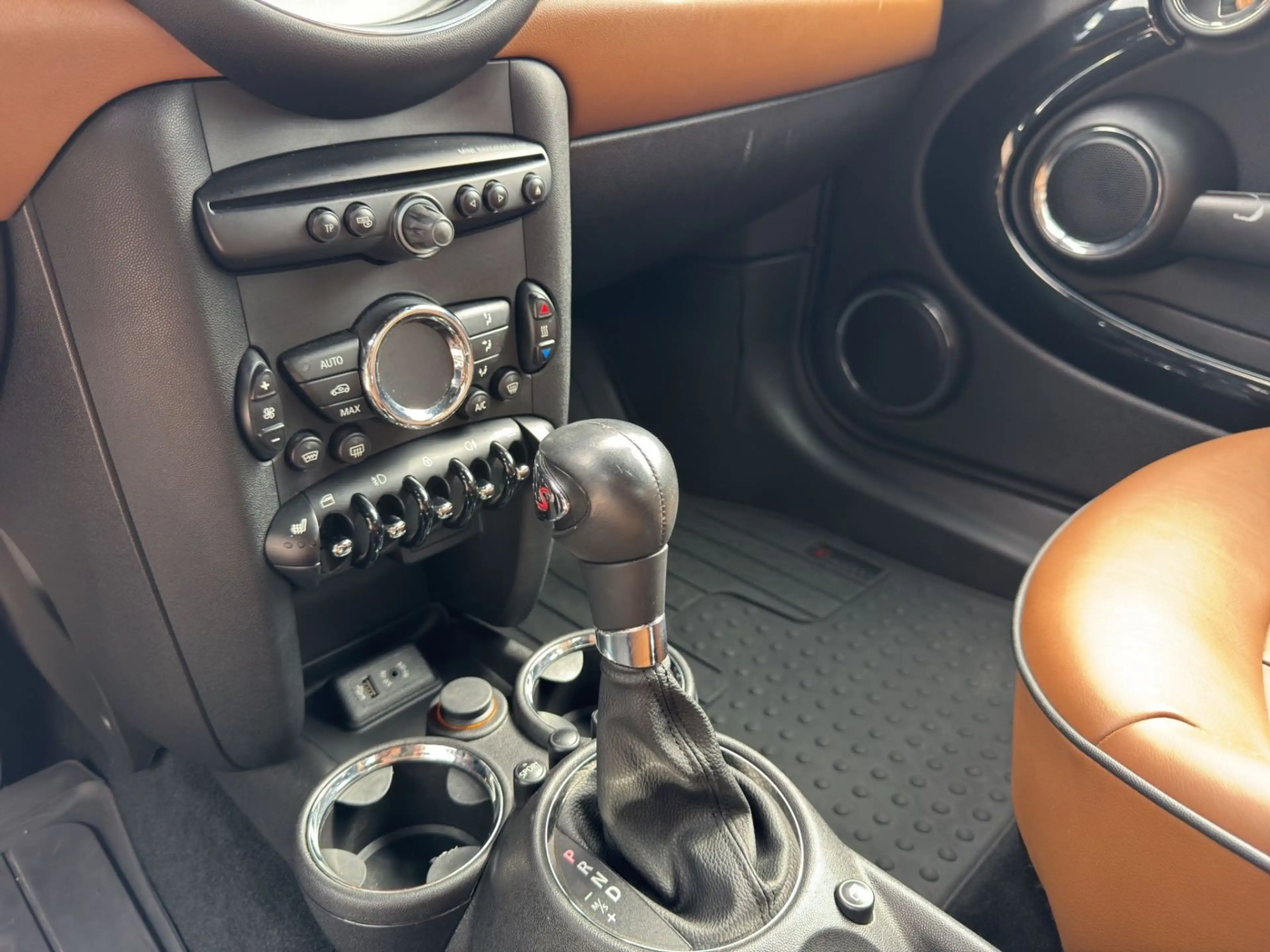 MINI Cooper S 1.6 AUTO.  LEDER NAVI SZH PDC ALU BT — photo 15