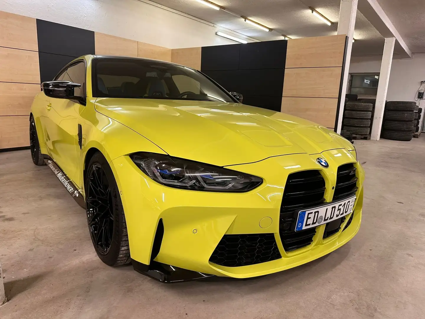 BMW M4 Competition žuta - 1