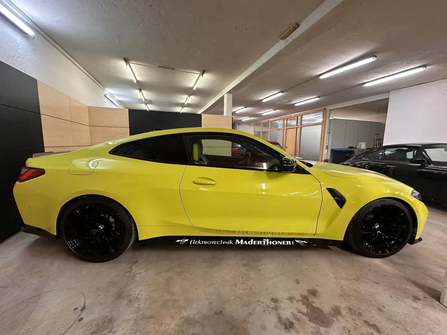 BMW M4 Competition Yellow - 2