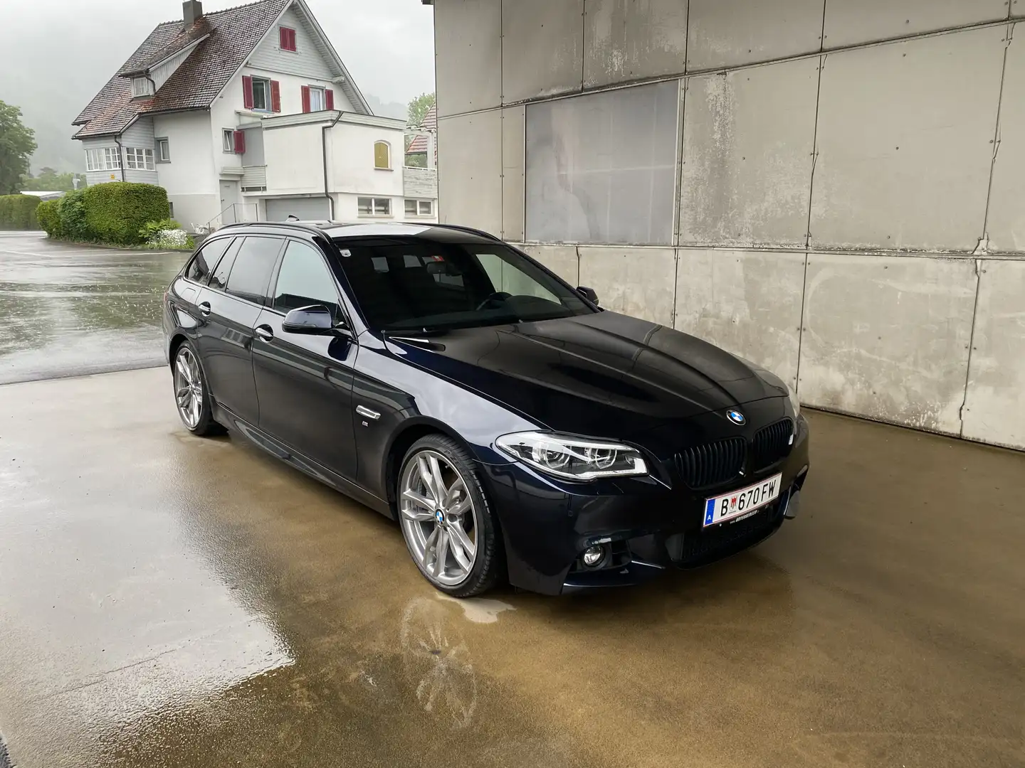 BMW 530 530d xDrive Österreich-Paket Touring Aut. Schwarz - 1