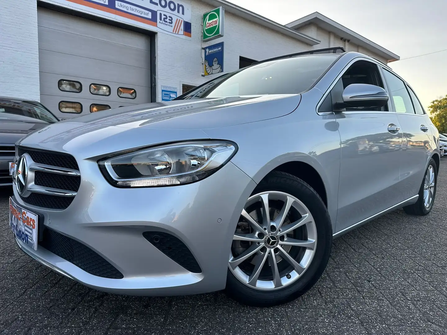 Mercedes-Benz B 180 Panorama, Line assist, Carplay, Camera, Trekhaak. Argent - 1
