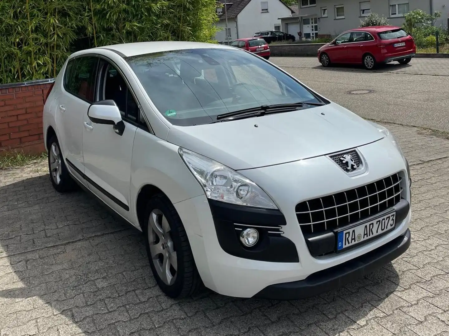 Peugeot 3008 Premium // 2-Hand // Wenig KM // Scheckheft // Wit - 1