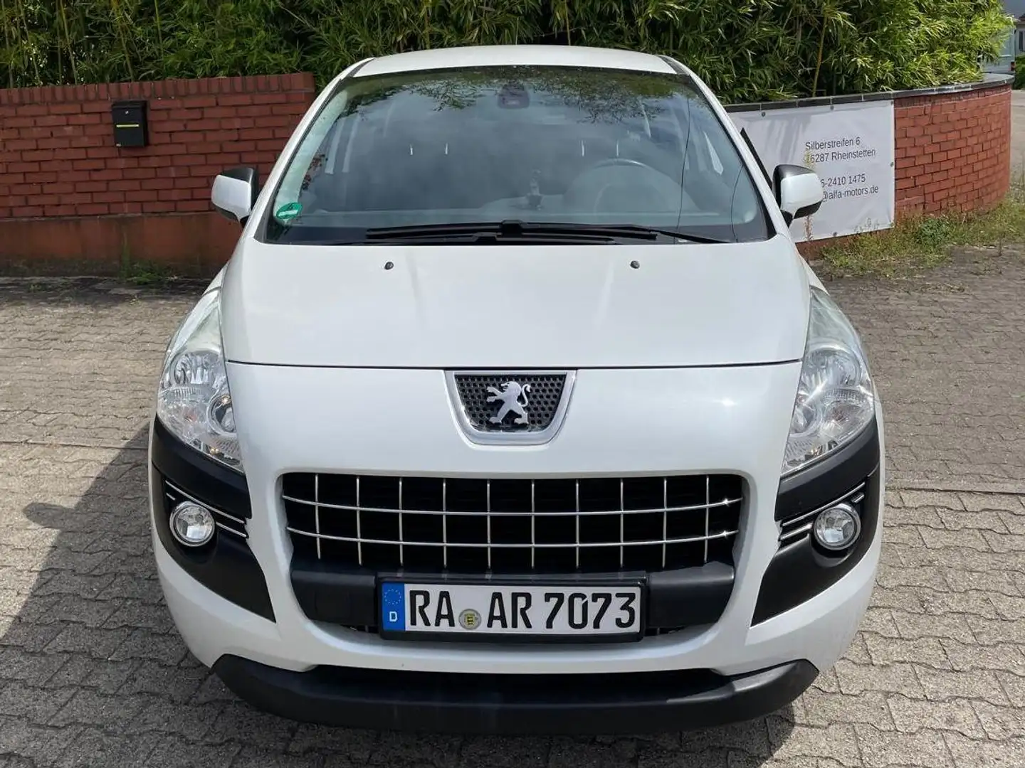 Peugeot 3008 Premium // 2-Hand // Wenig KM // Scheckheft // Wit - 2