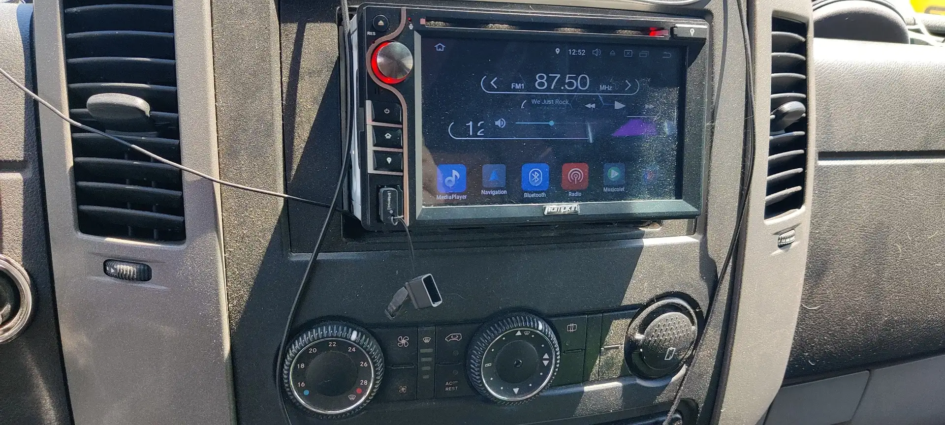Volkswagen Crafter 30 Kombi 3-3-3 MR TDI - 2