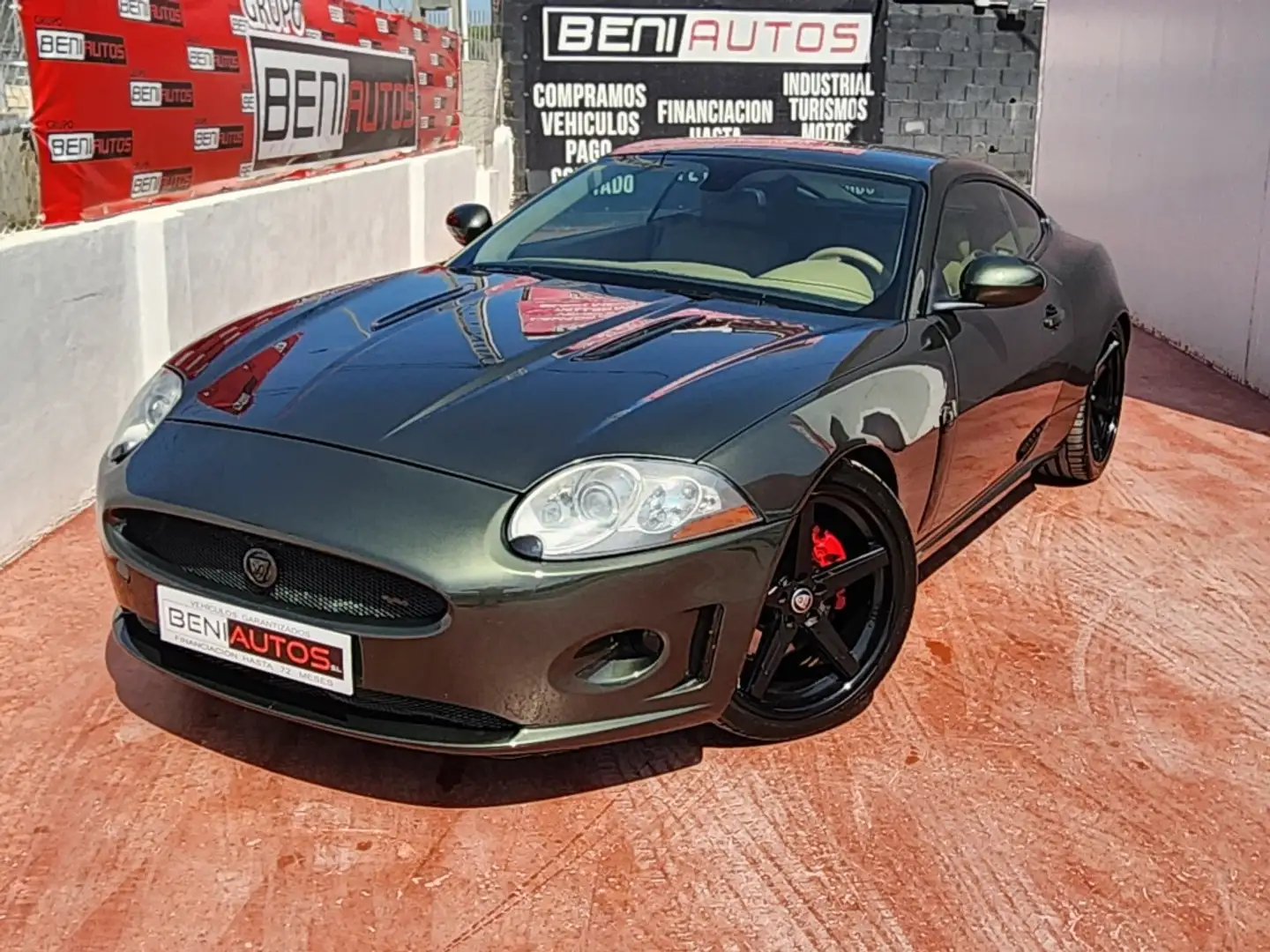 Jaguar XK Coupé 4.2L V8 Aut. Vert - 1
