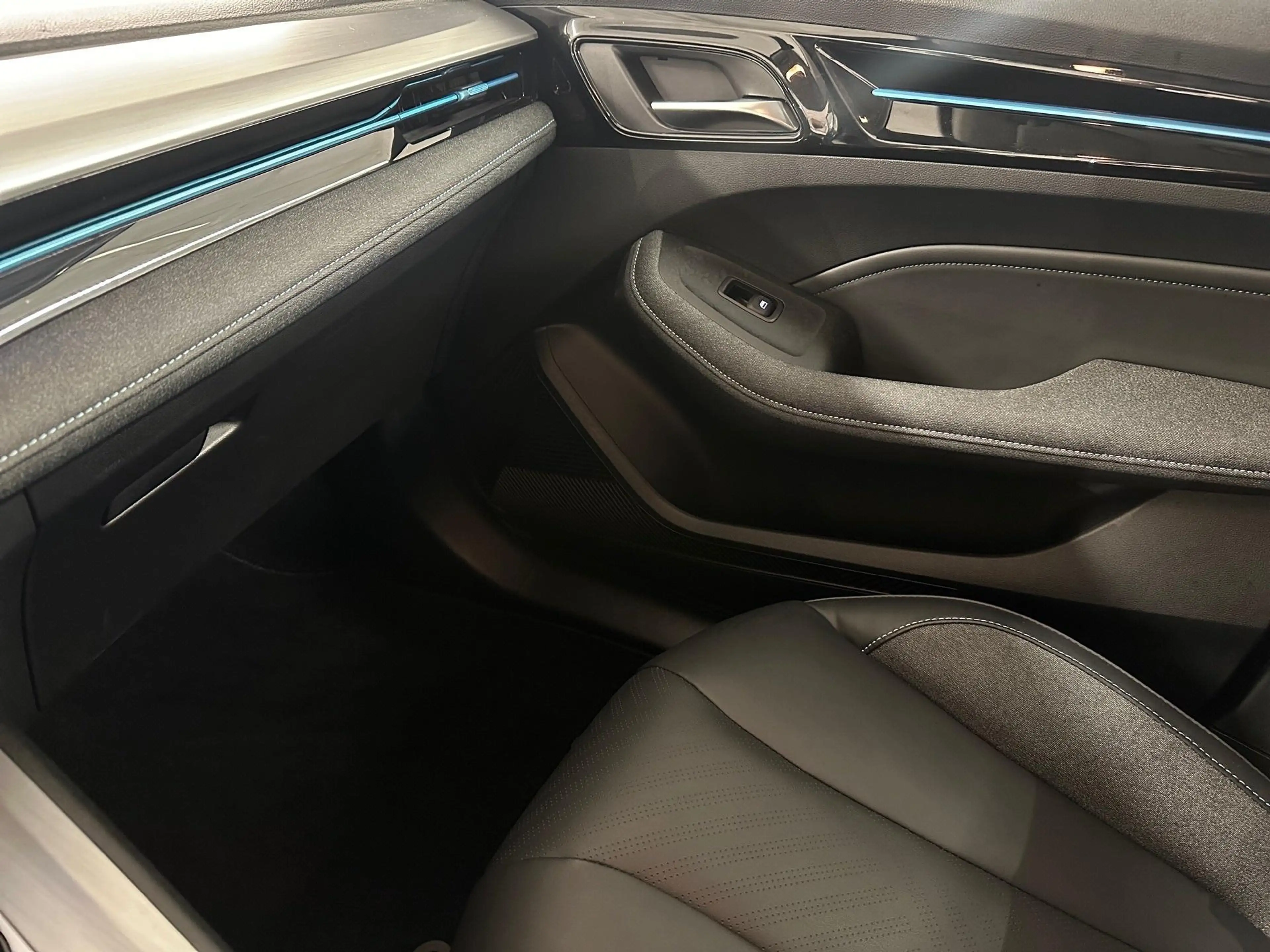 MG MG5 LUXURY — photo 9