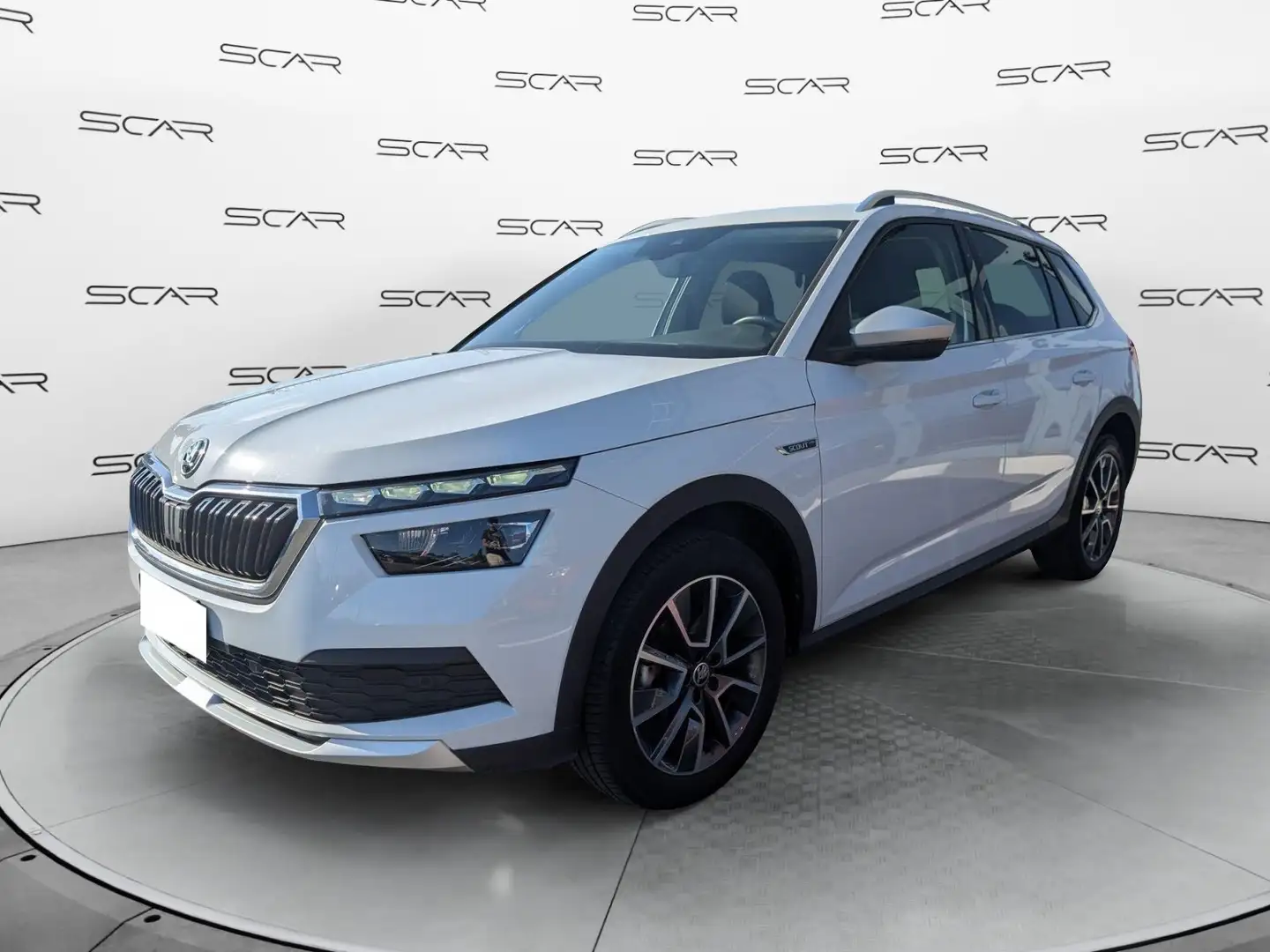 Skoda Kamiq 1.0 TSI 110 CV ScoutLine Bianco - 1