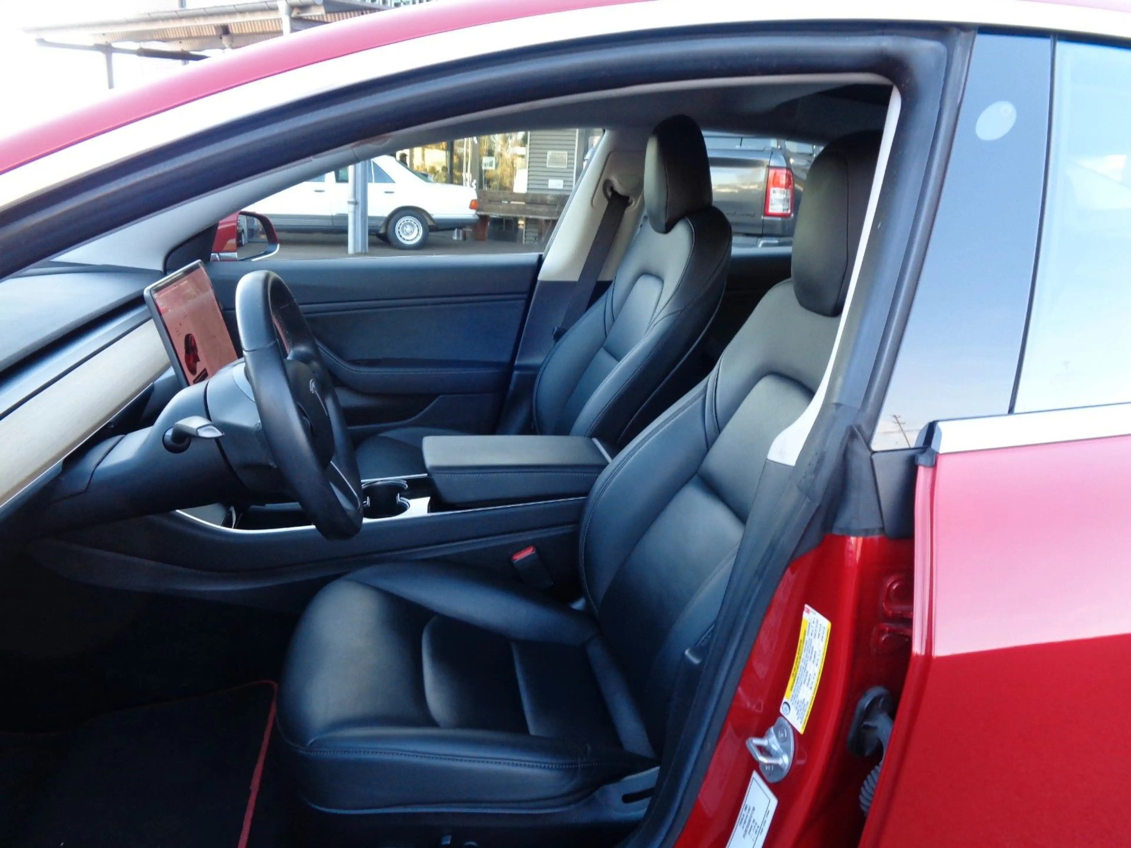 Tesla Model 3 Standard Range Plus RWD — photo 8