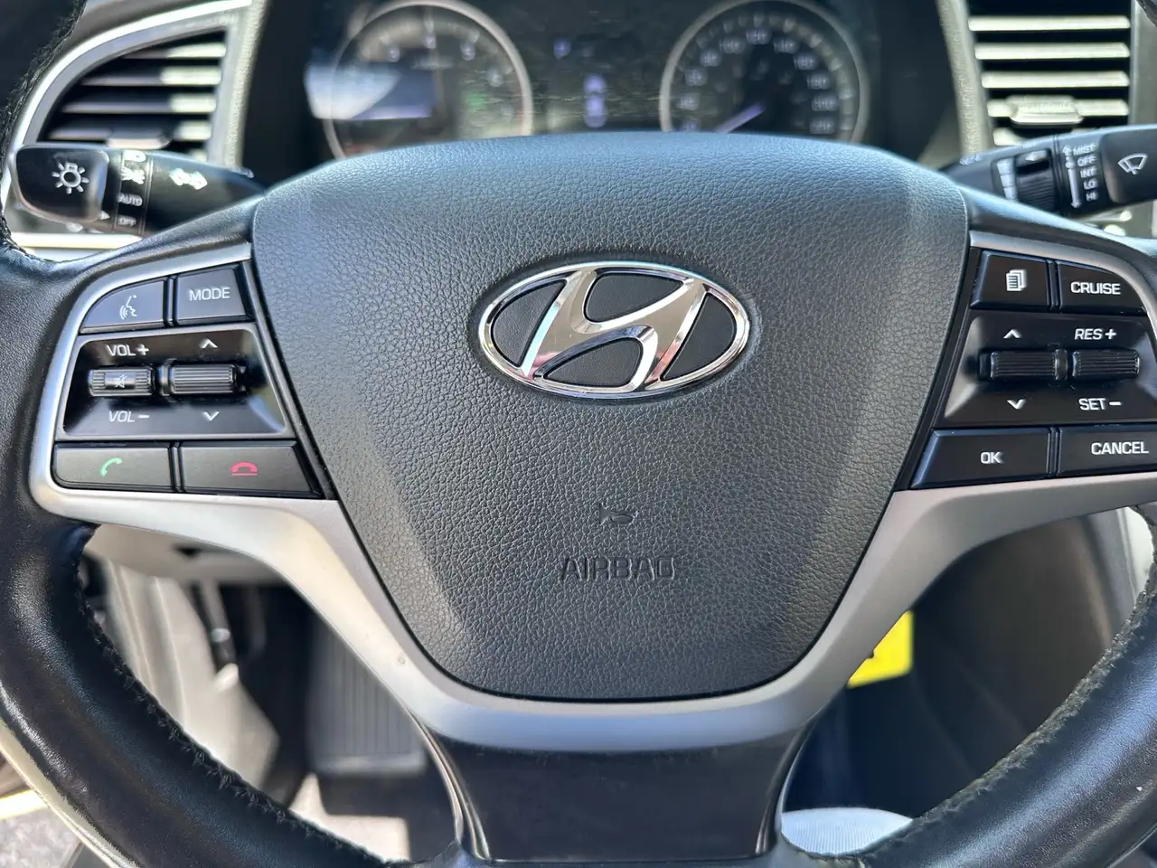 Hyundai ELANTRA fotografie Hyundai ELANTRA