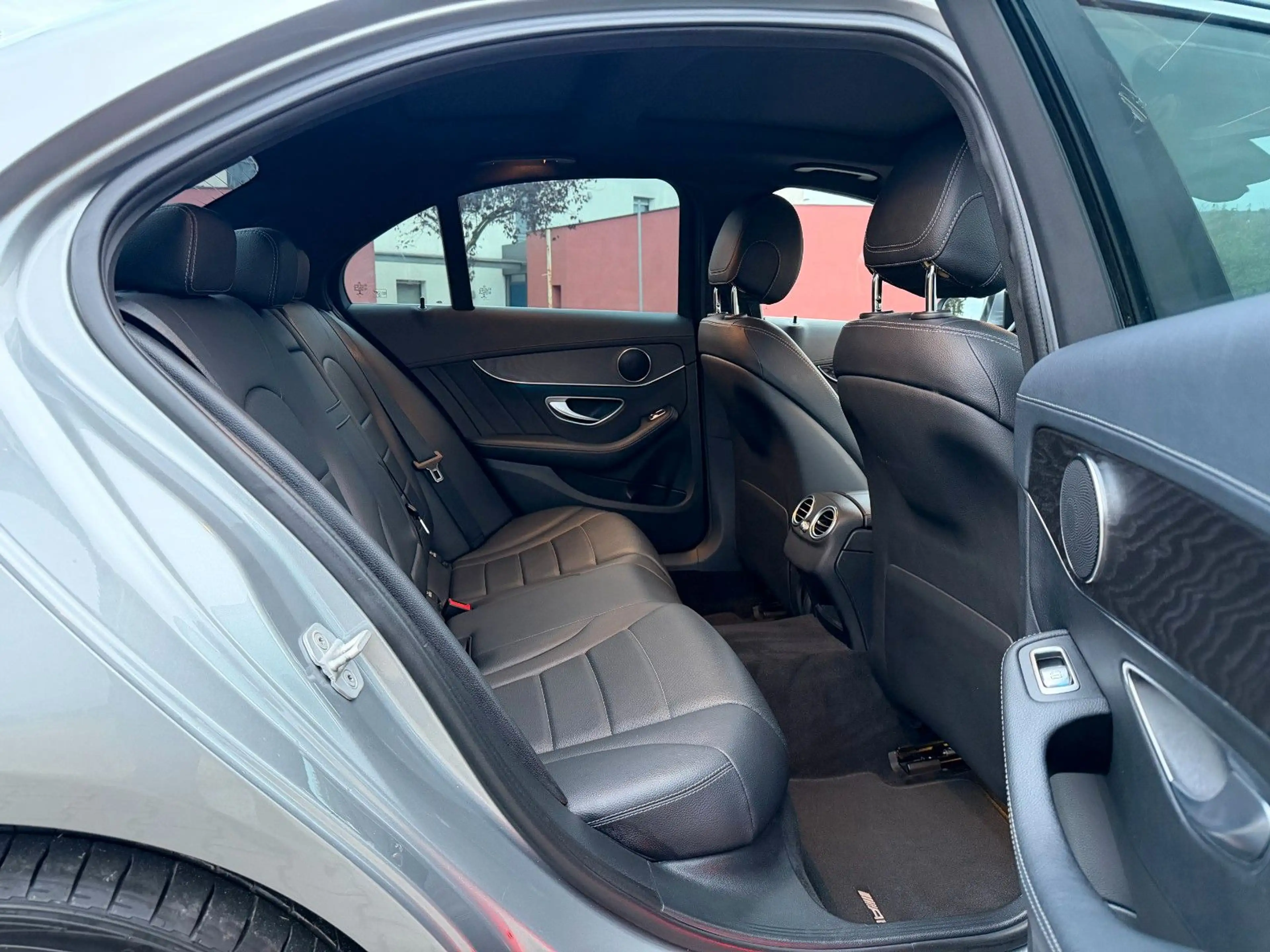 Mercedes-Benz C 250 AMG LINE*PANO*DISTRONIC*LEDER*COMAND*VOLL* — photo 14