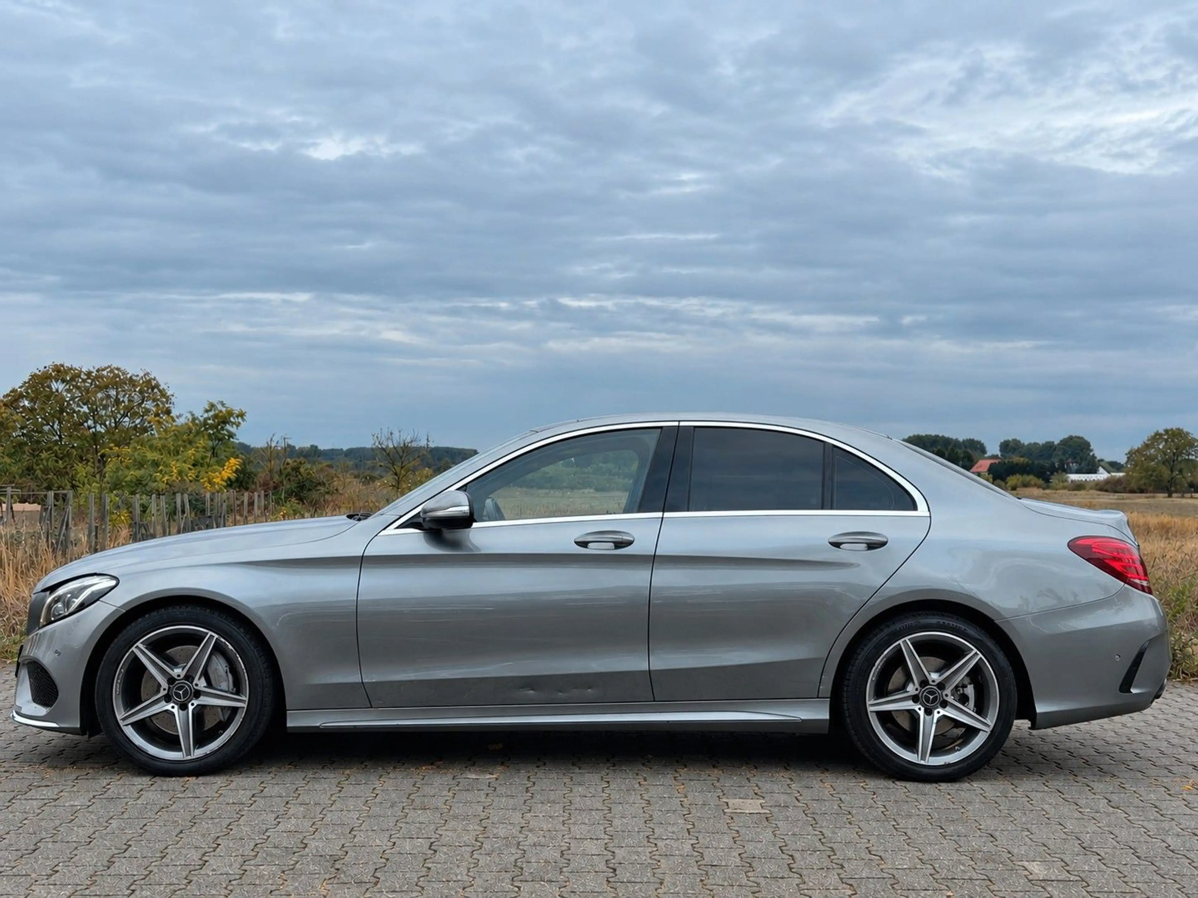 Mercedes-Benz C 250 AMG LINE*PANO*DISTRONIC*LEDER*COMAND*VOLL* — photo 7
