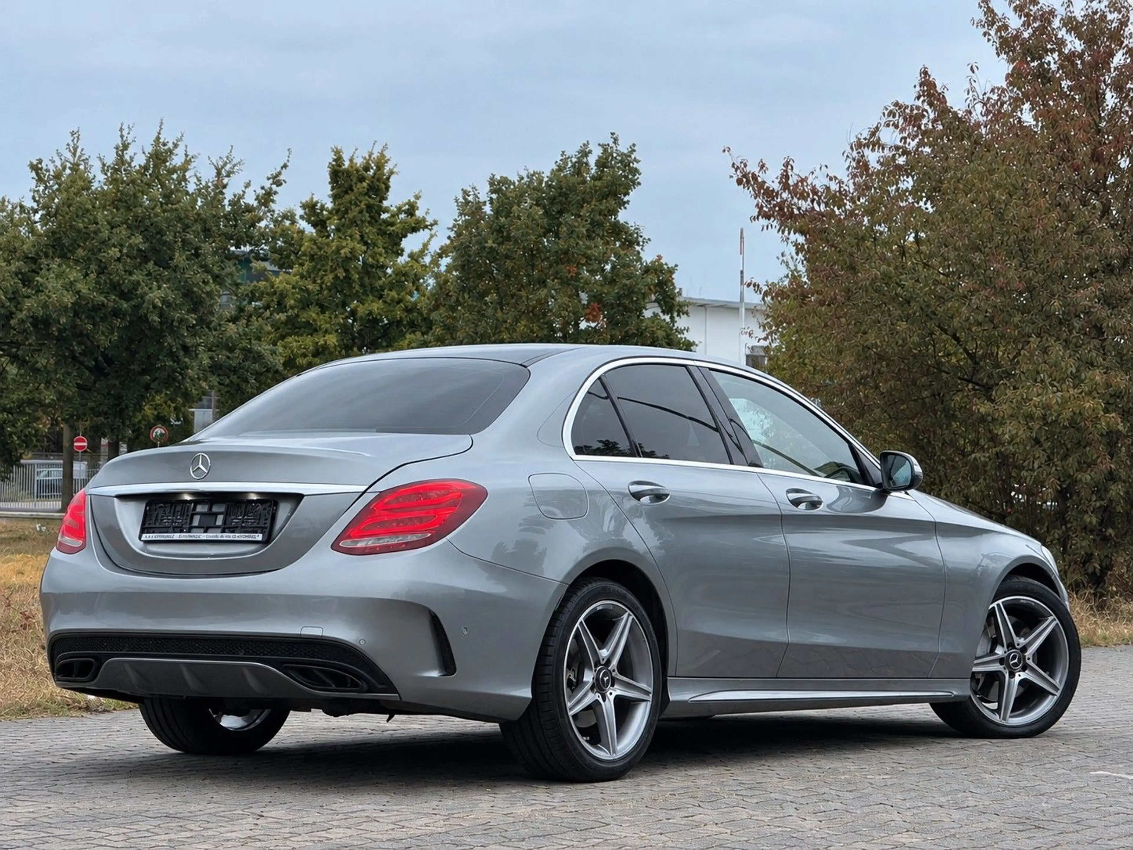 Mercedes-Benz C 250 AMG LINE*PANO*DISTRONIC*LEDER*COMAND*VOLL* — photo 9