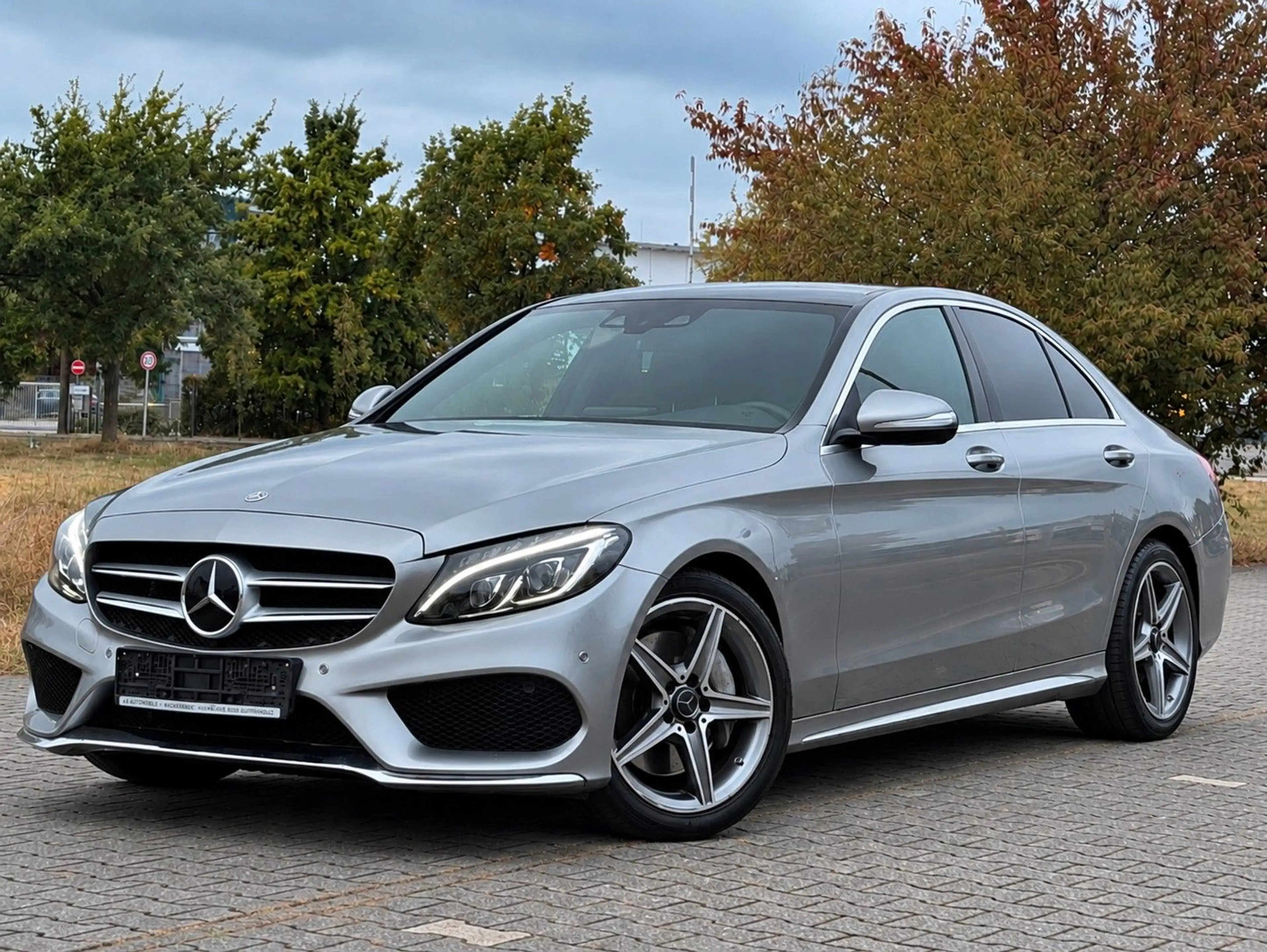 Mercedes-Benz C 250 AMG LINE*PANO*DISTRONIC*LEDER*COMAND*VOLL*