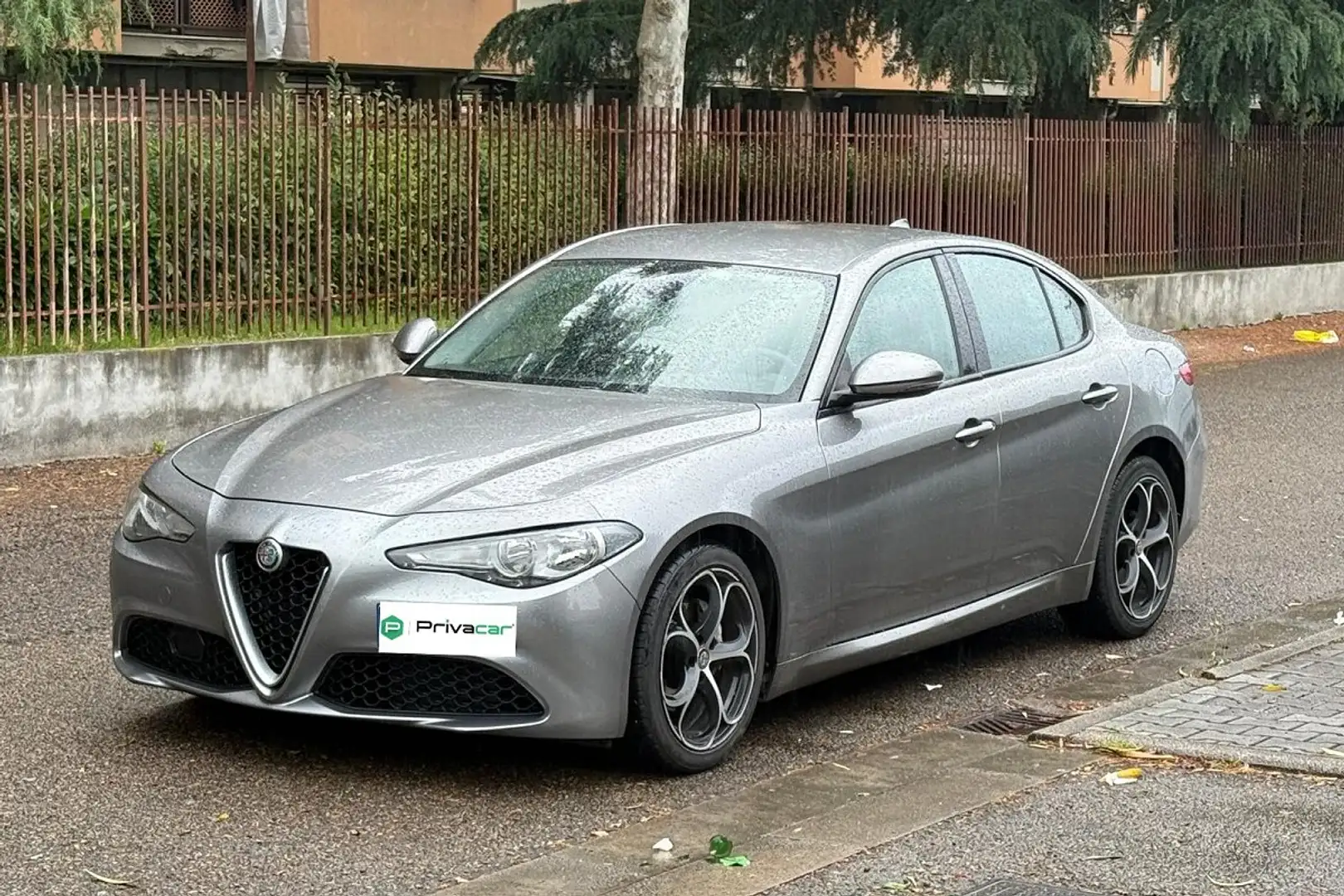 Alfa Romeo Giulia Giulia 2.2 Turbodiesel 150 CV AT8 Executive Stříbrná - 1