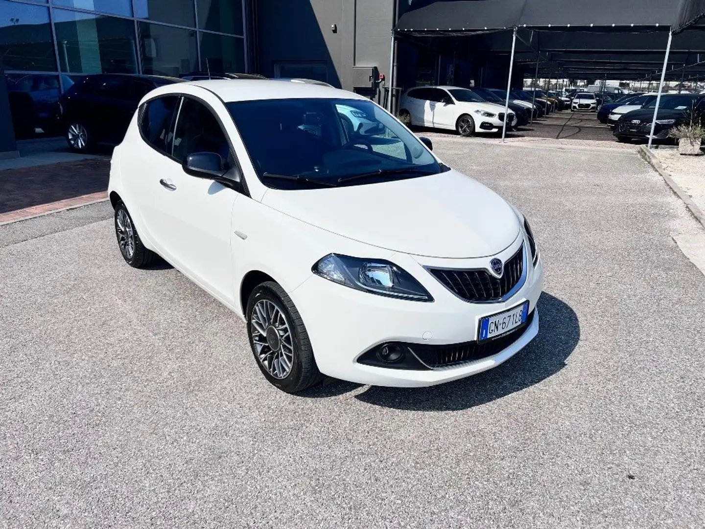 Lancia Ypsilon 1.0 FireFly 5 porte S&S Hybrid Gold Plus Bianco - 1