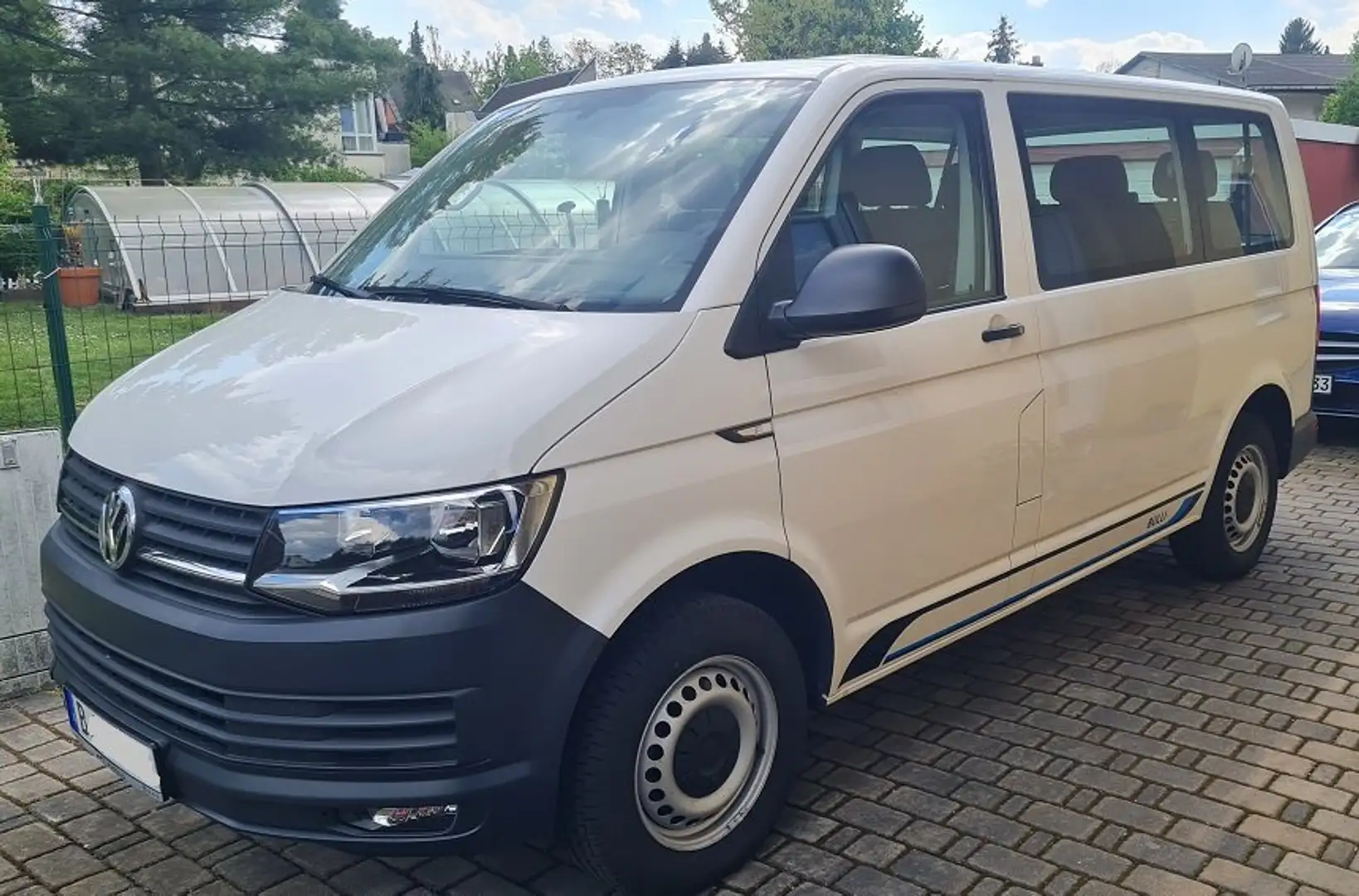 Volkswagen T6 Kombi 2.0 TDI Bus 9-Sitzer AHK Klima PDC Bílá - 1