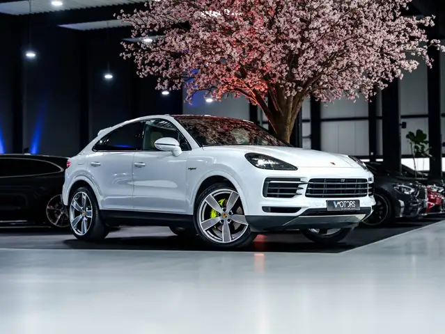 Porsche Cayenne 3.0i V6 PHEV - 22" Sport Classic - Pano - BOSE - 360° - Soft-Close - Memory - Sportuitlaat - Stuurverwarming