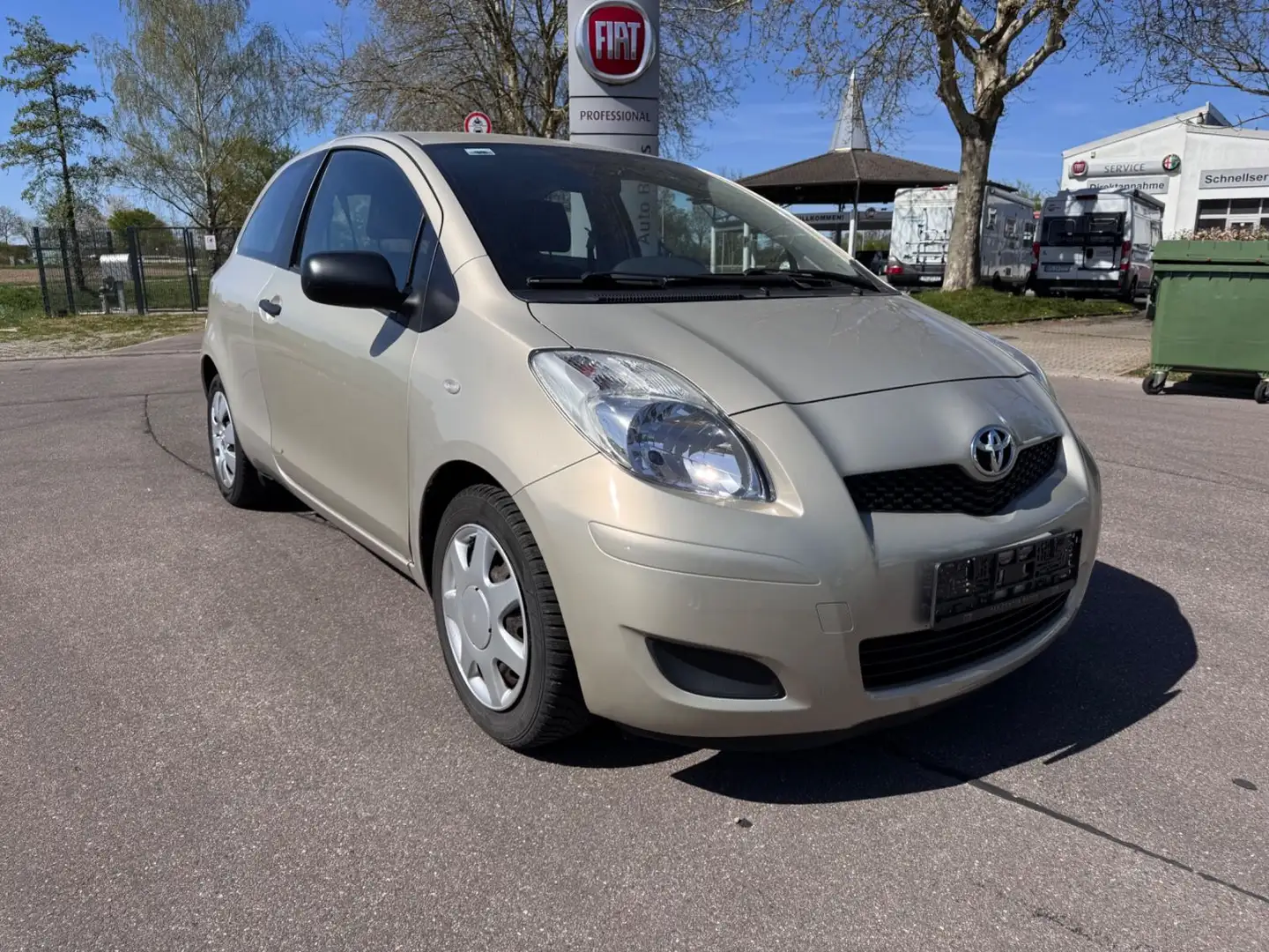 Toyota Yaris Cool+ Or - 1
