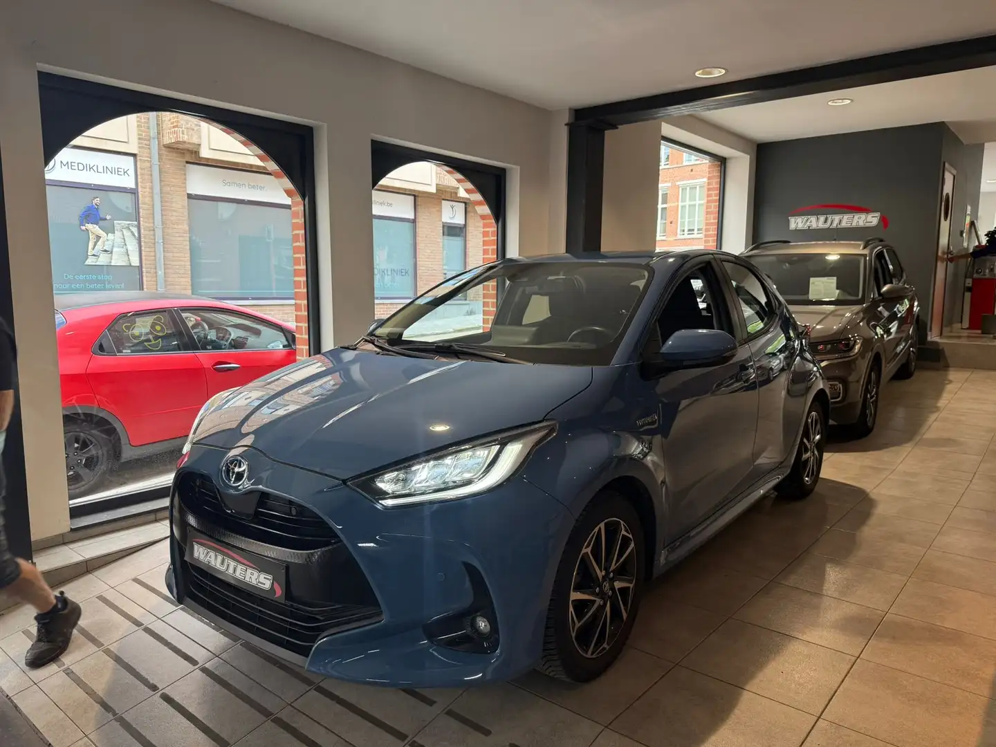 Toyota Yaris Yaris Hybrid 1.5 VVT-i Iconic Bleu - 1