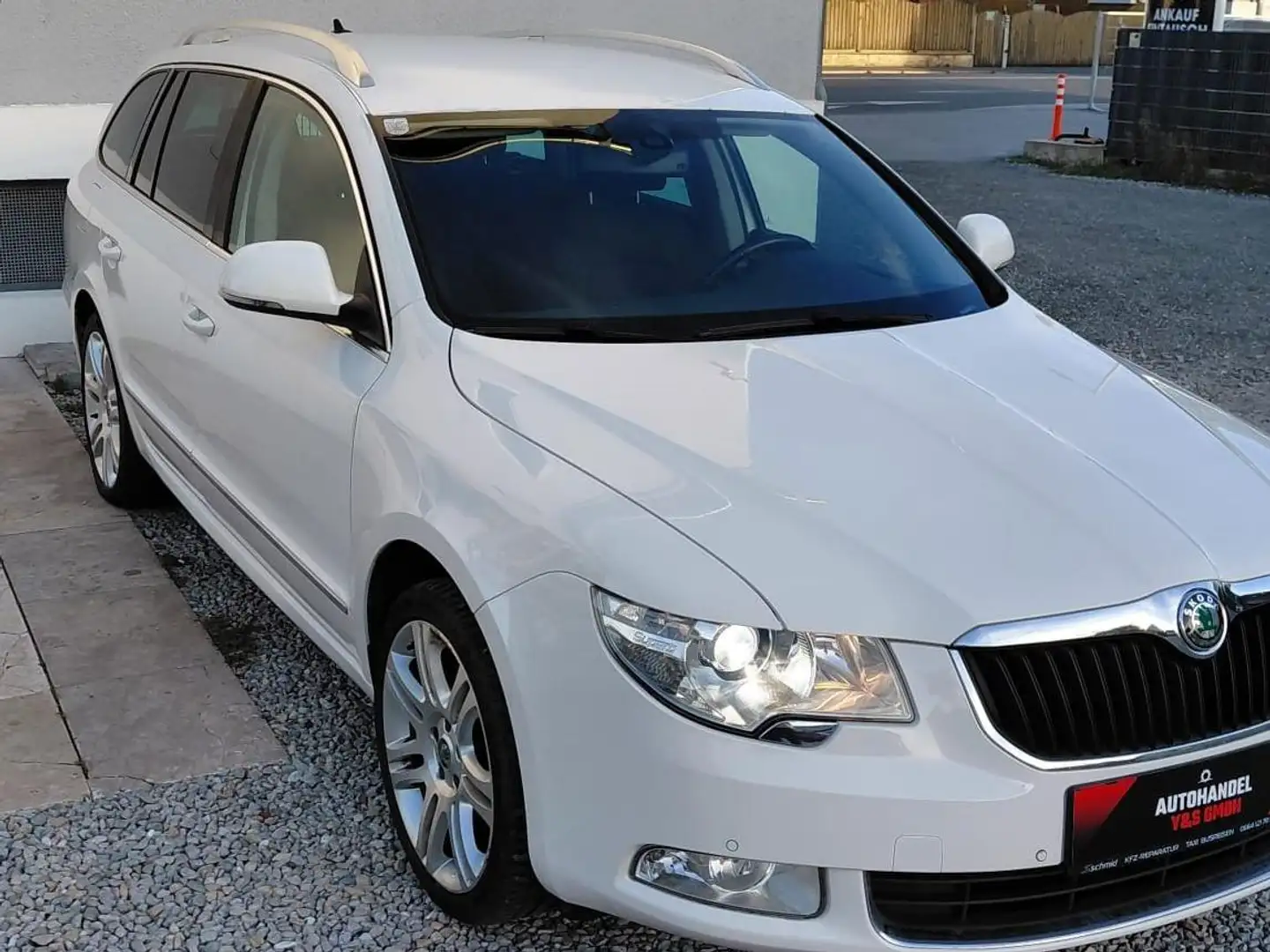 Skoda Superb Superb Combi 4x4 Elegance 2,0 TDI CR DPF Elegance Weiß - 2