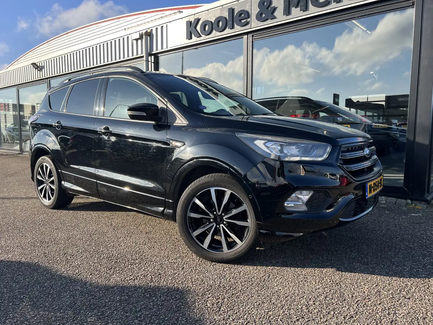 Ford Kuga 1.5 EcoBoost 150PK 2WD ST Line , trekhaak , winter Zwart - 2