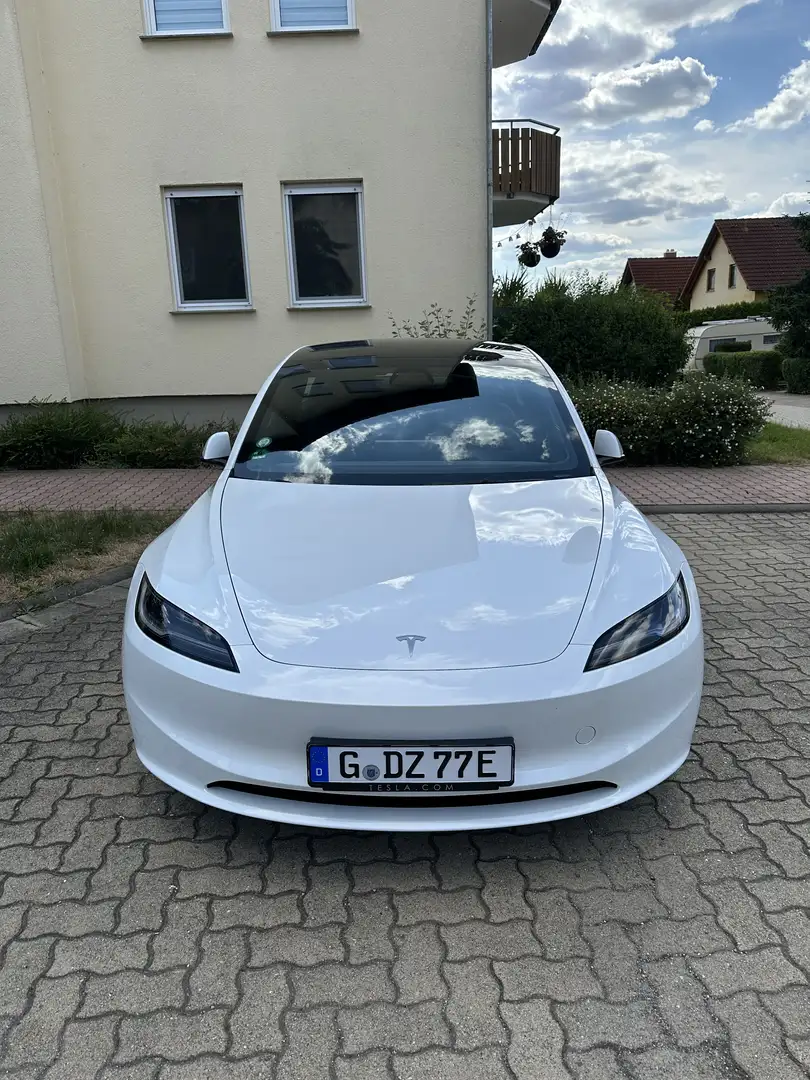 Tesla Model 3 Highland mit Alcantara Dachhimmel Weiß - 2