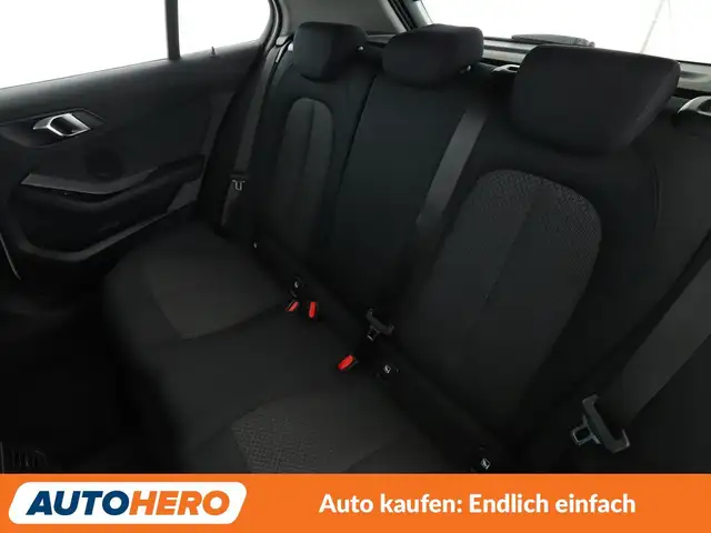 BMW 1 Series view 14