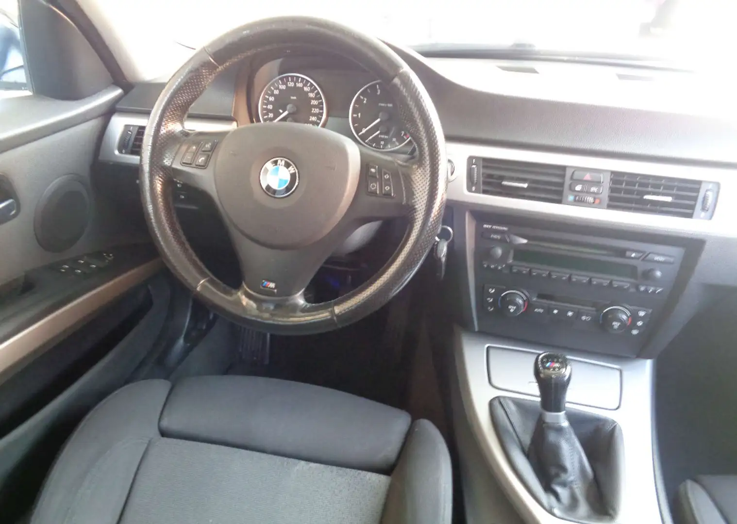 BMW 320 320i - 2