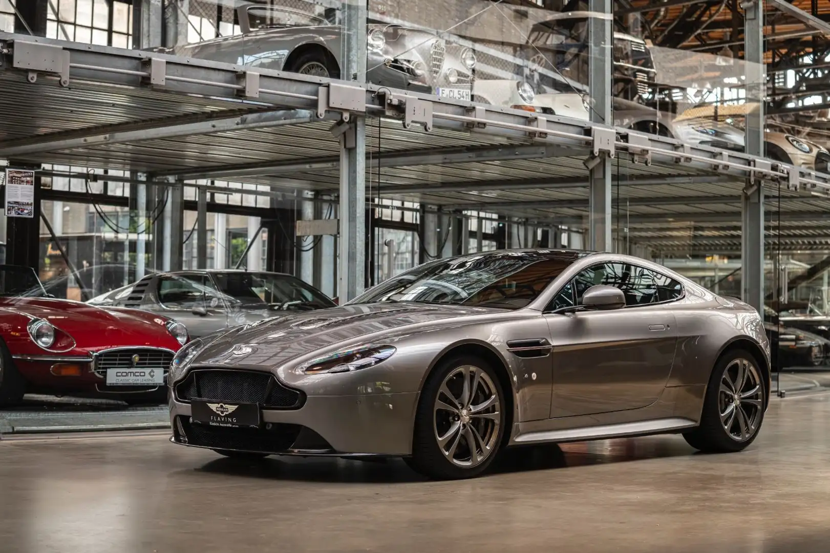 Aston Martin Vantage S - Scheckheft - wenig KM Grau - 1