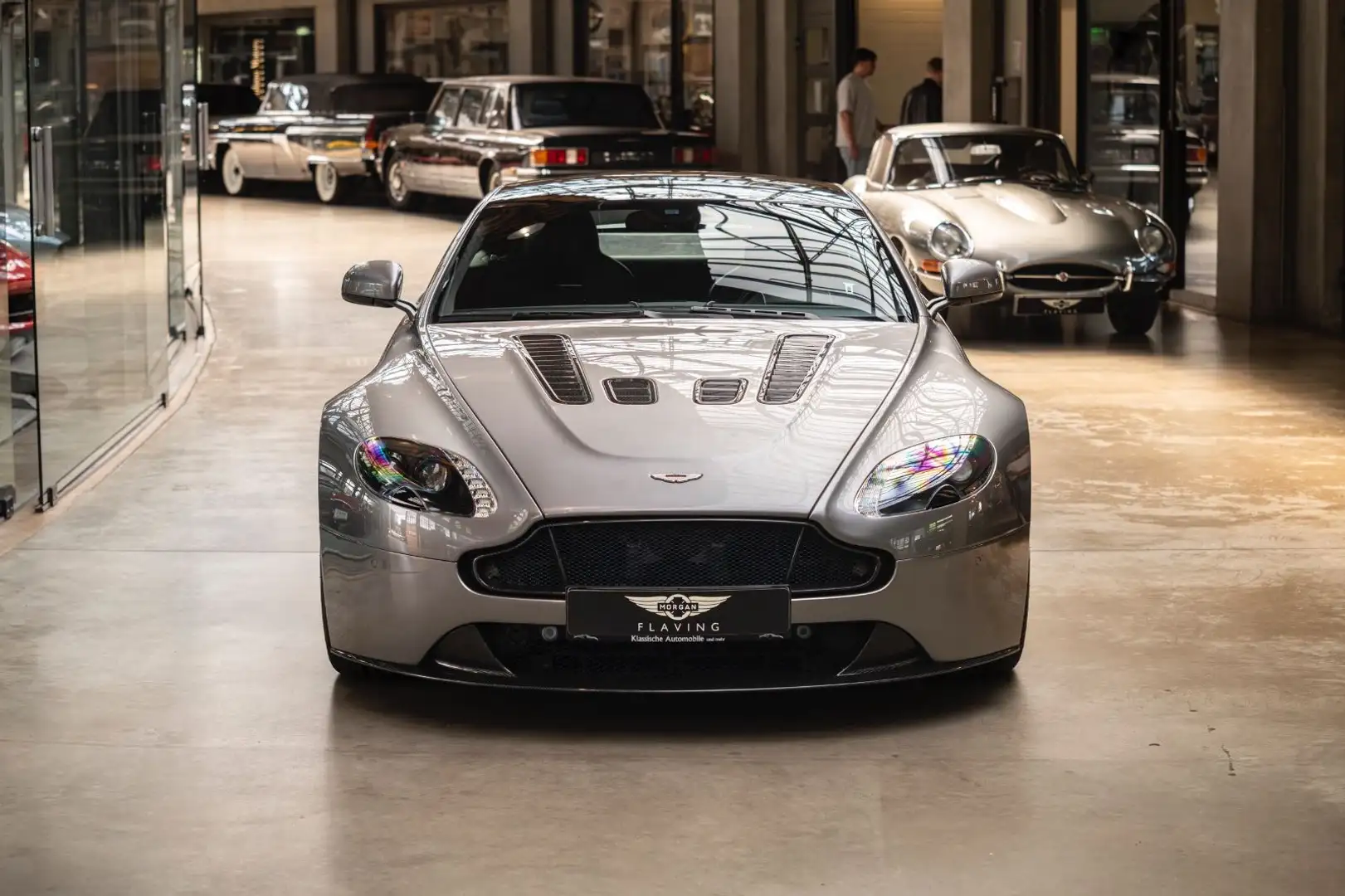 Aston Martin Vantage S - Scheckheft - wenig KM Grau - 2