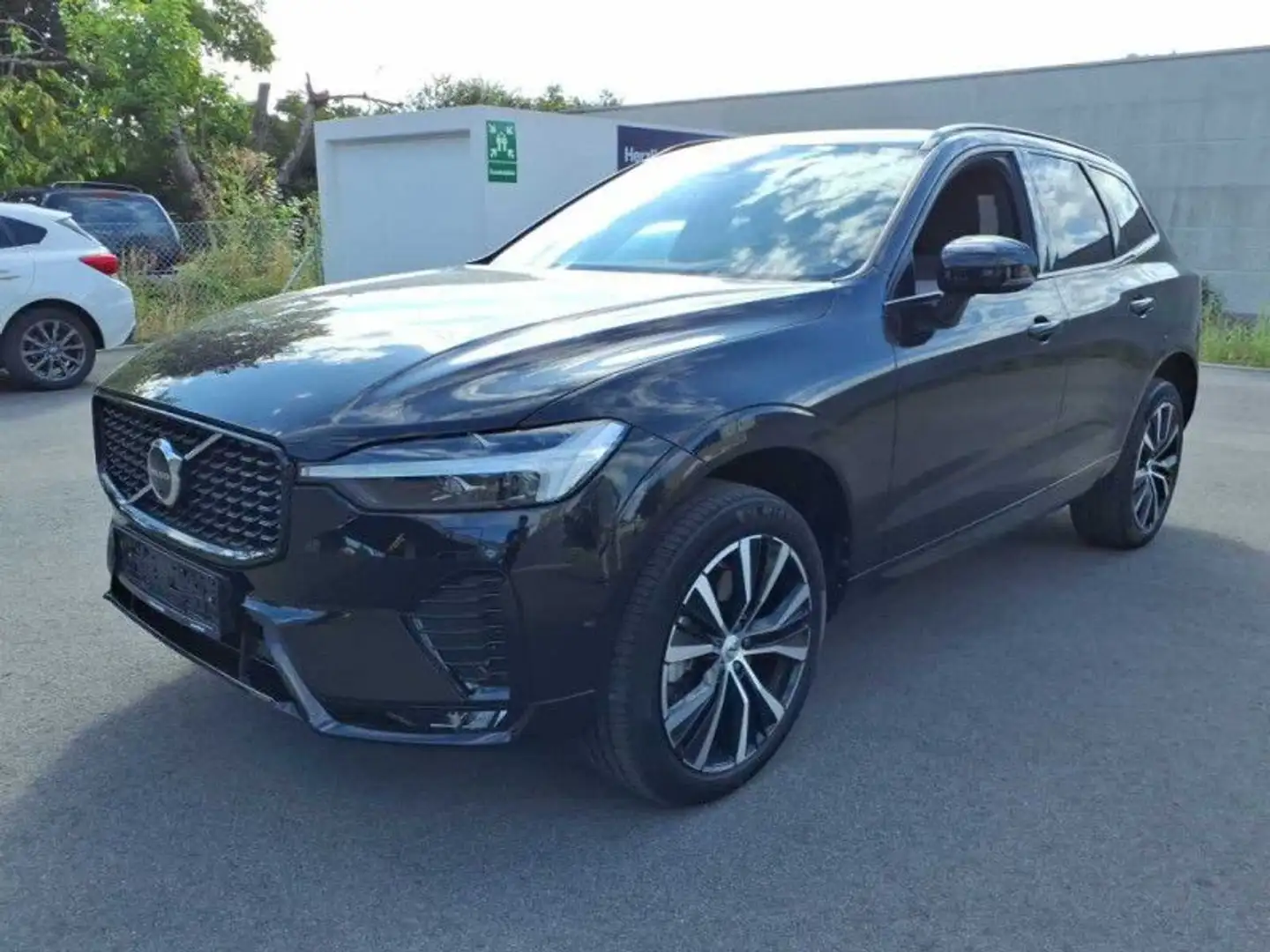 Volvo XC60 XC60 2.0 B5 Mild-Hybrid Ultra Dark AWD Schwarz - 1