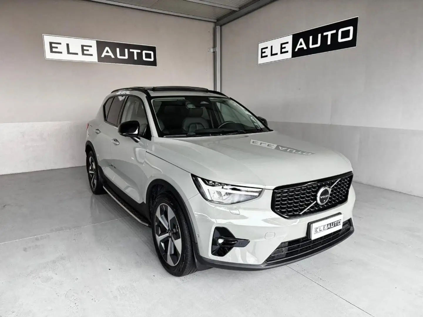 Volvo XC40 B4 AWD Aut Ultimate Dark Tetto Apr. - Pelle - 19'' Gris - 1