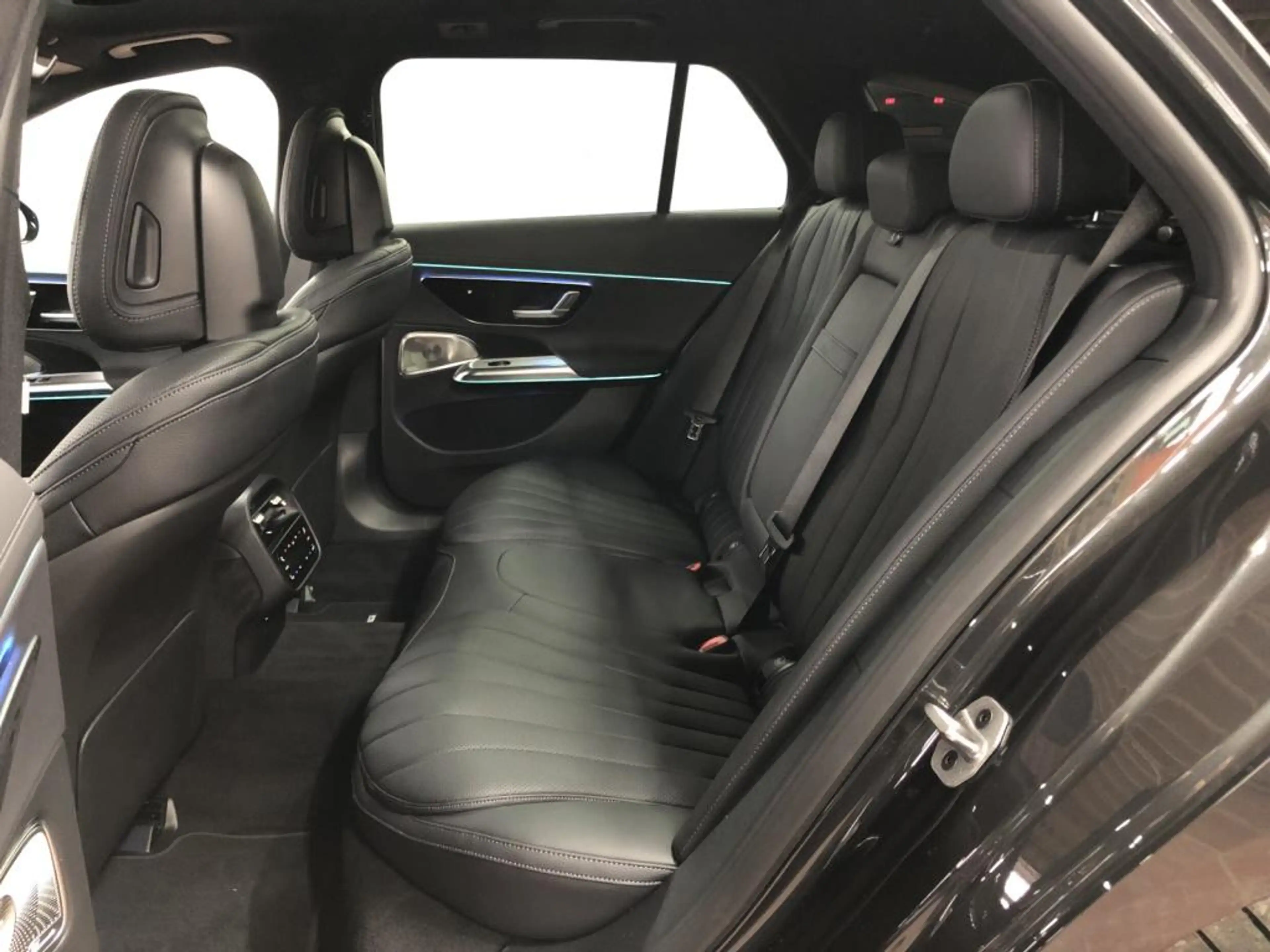 Mercedes-Benz E 450 d 4MATIC T-Modell AMG+MBUX+Superscreen+AHK — photo 9
