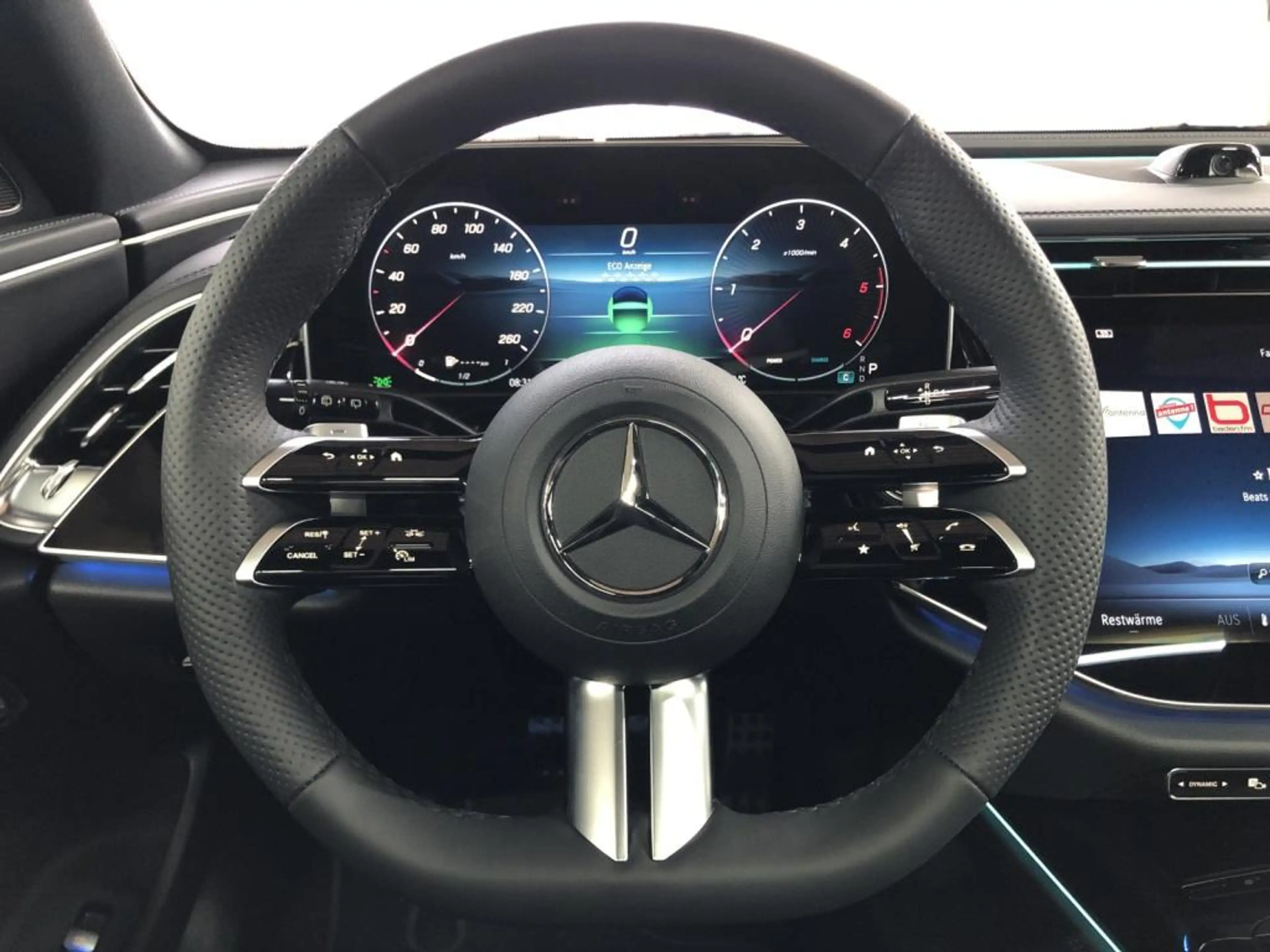 Mercedes-Benz E 450 d 4MATIC T-Modell AMG+MBUX+Superscreen+AHK — photo 12
