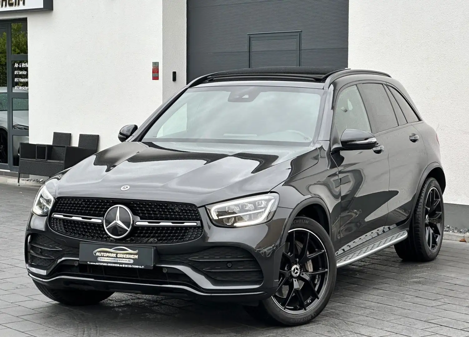 Mercedes-Benz GLC 400 d 4Matic*AMG-LINE*1HD*DIGITAL Tacho*AHK* Grau - 1