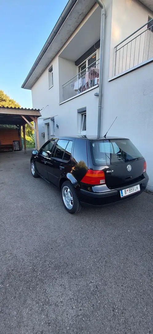 Volkswagen Golf - 1