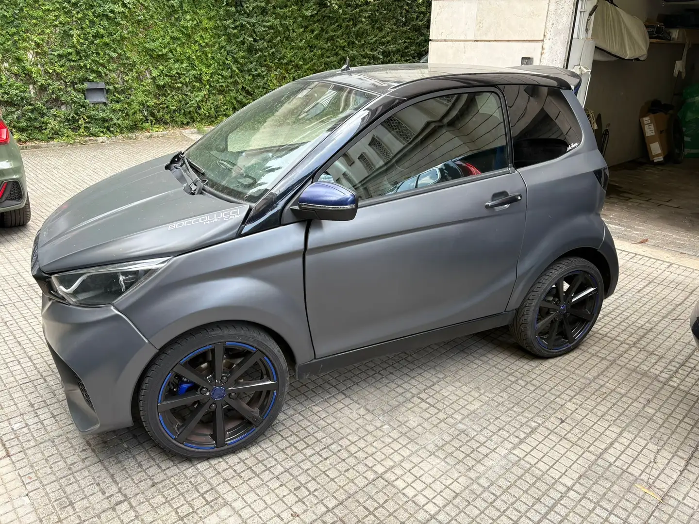 Aixam GTO allestimento sportivo con dettagli personalizzati - 2