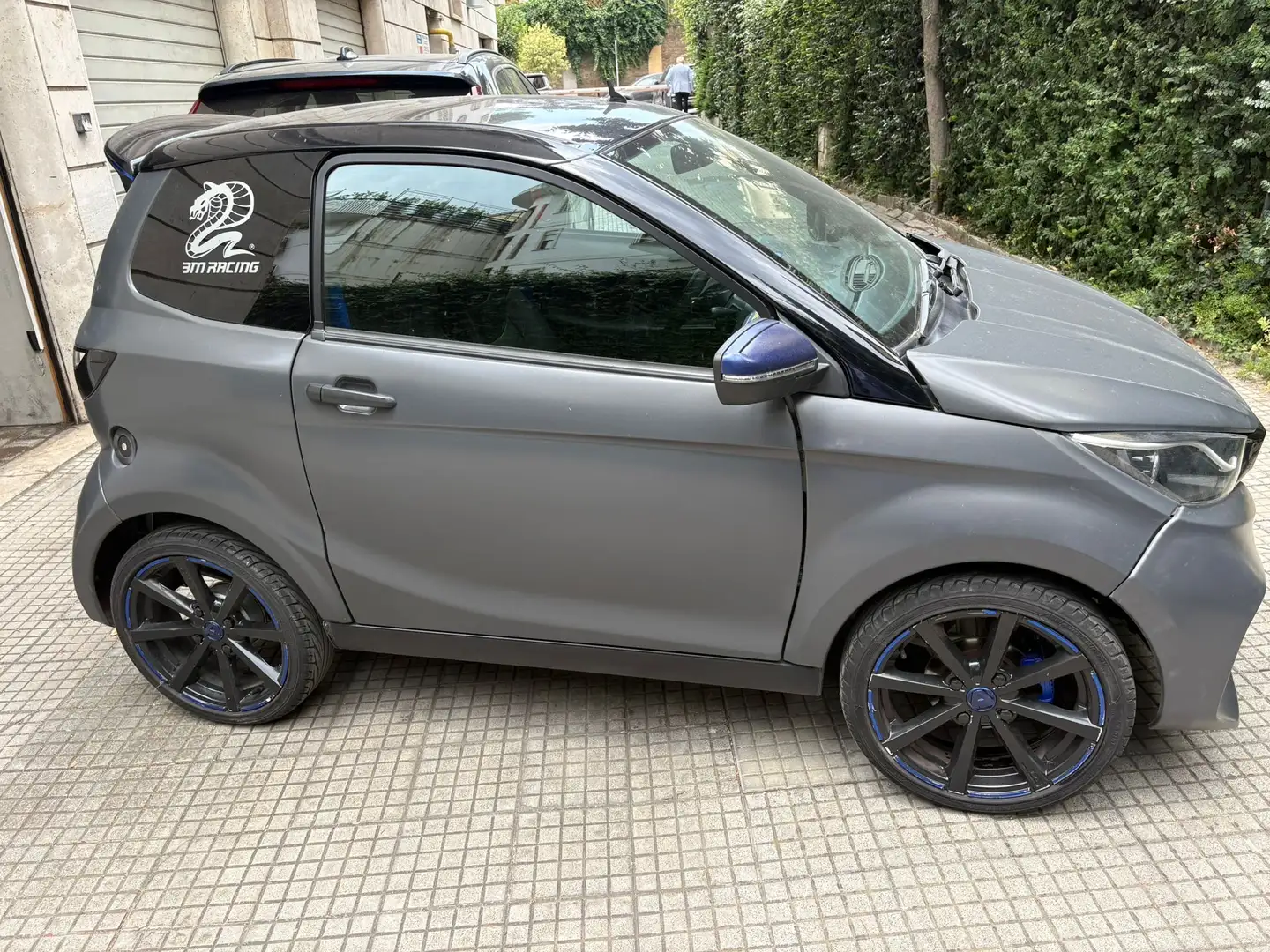 Aixam GTO allestimento sportivo con dettagli personalizzati - 1