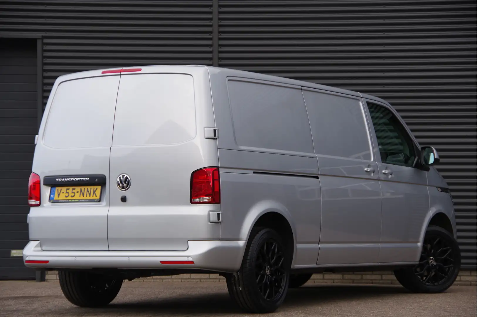 Volkswagen T6.1 Transporter 2.0 TDI L2 3-ZITS, AUT. LED, CAMERA, CRUISE, CARPL Gris - 2