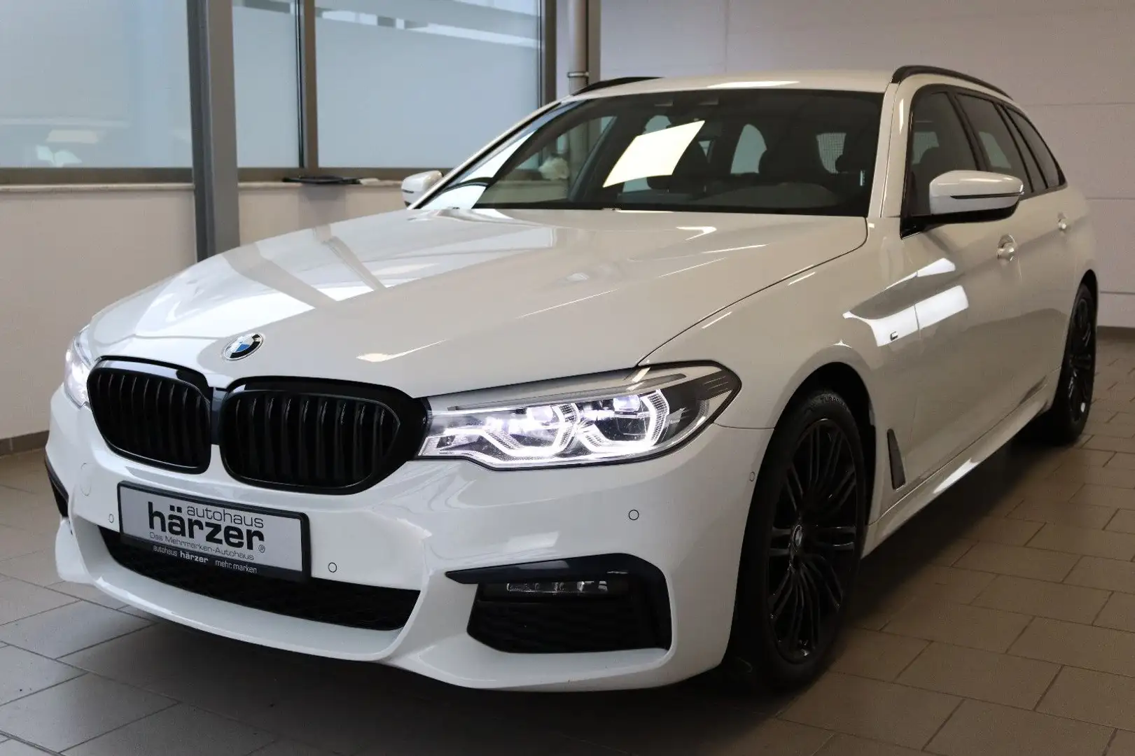BMW 520 d Touring M Sport *Shadow*AHK*LED*LiveCockp.* Wit - 2