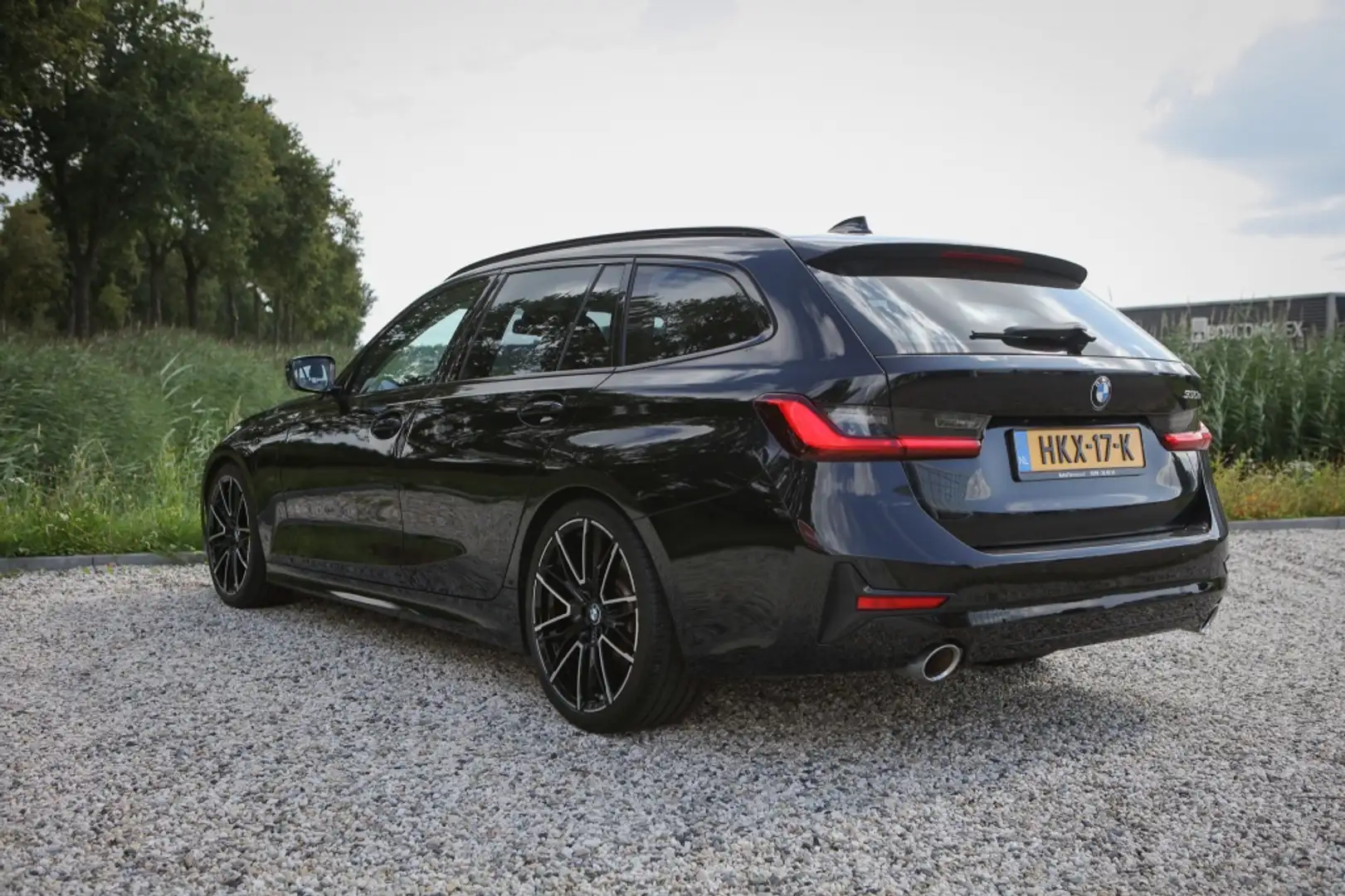 BMW 330 3-serie touring 330e Sport Line Negro - 2