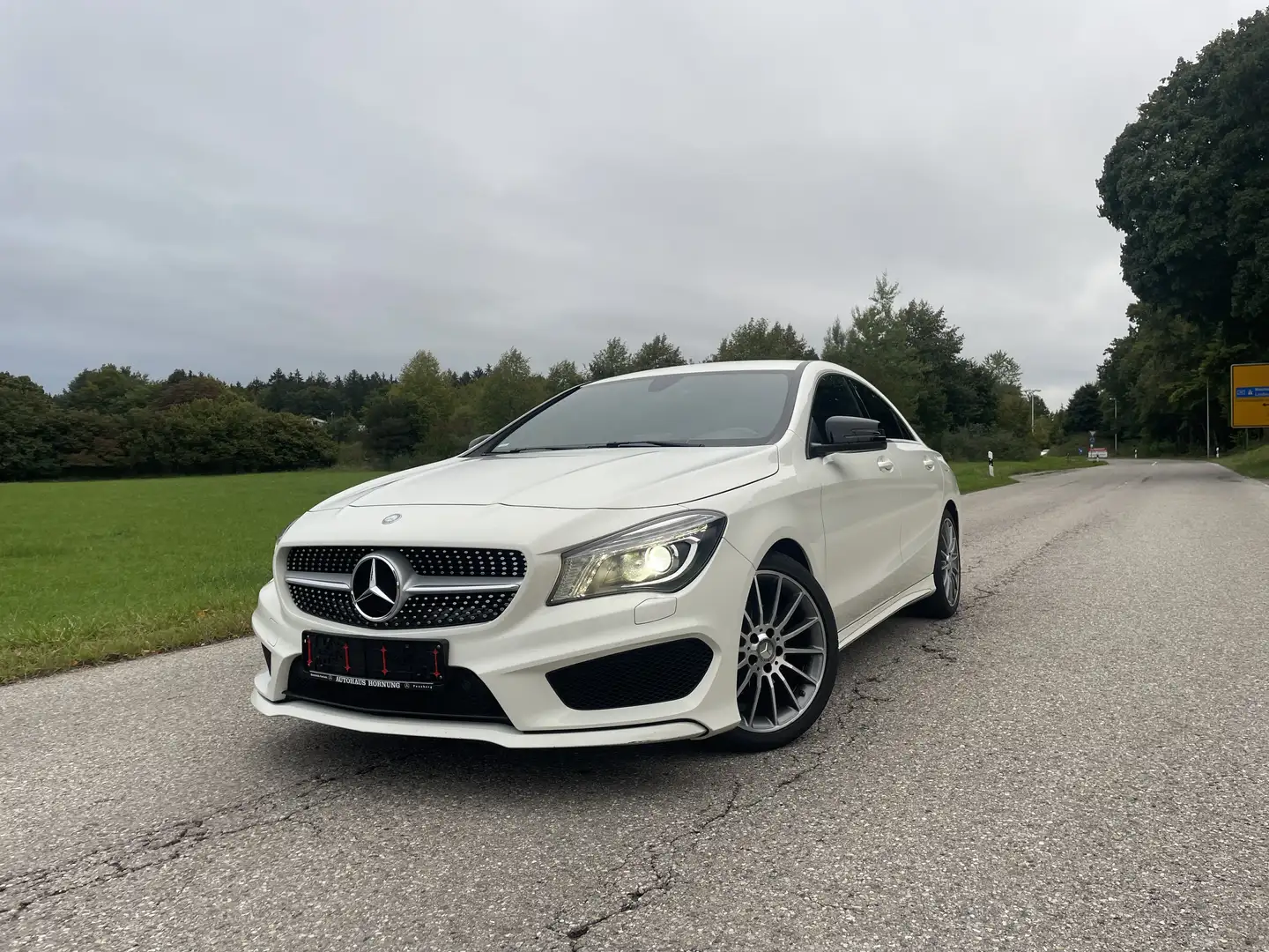 Mercedes-Benz CLA 180 AMG Line - 1
