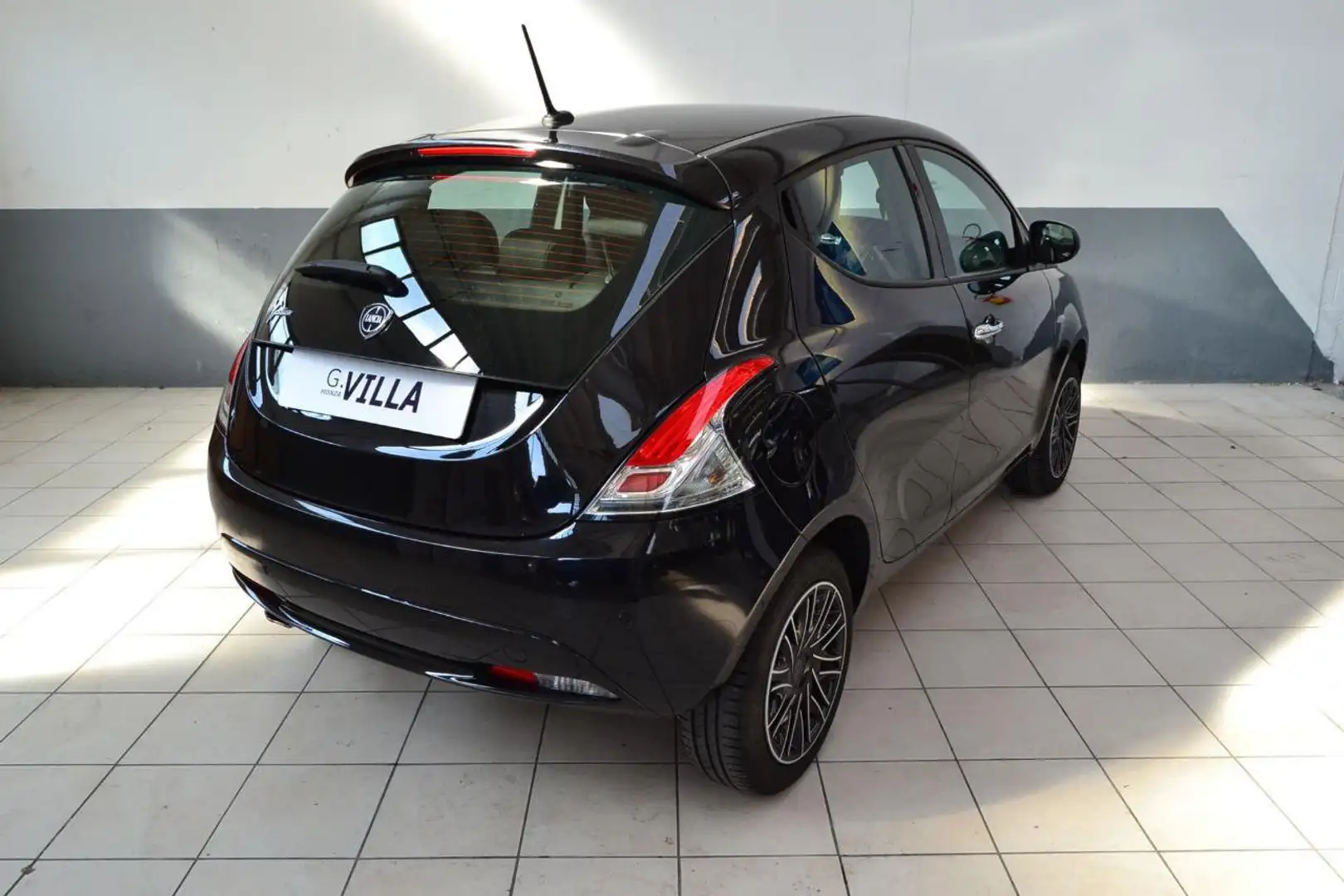 Lancia Ypsilon III 2021 1.0 firefly hybrid Silver s&s 70cv Nero - 2